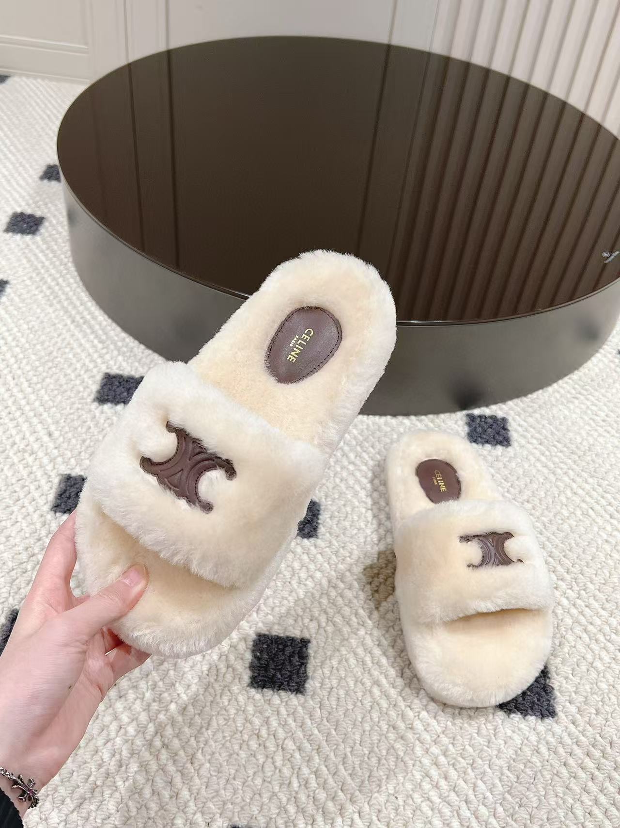 CEL1NE 高品質凱旋門ぬいぐるみスリッパ【50％割引+送料無料】