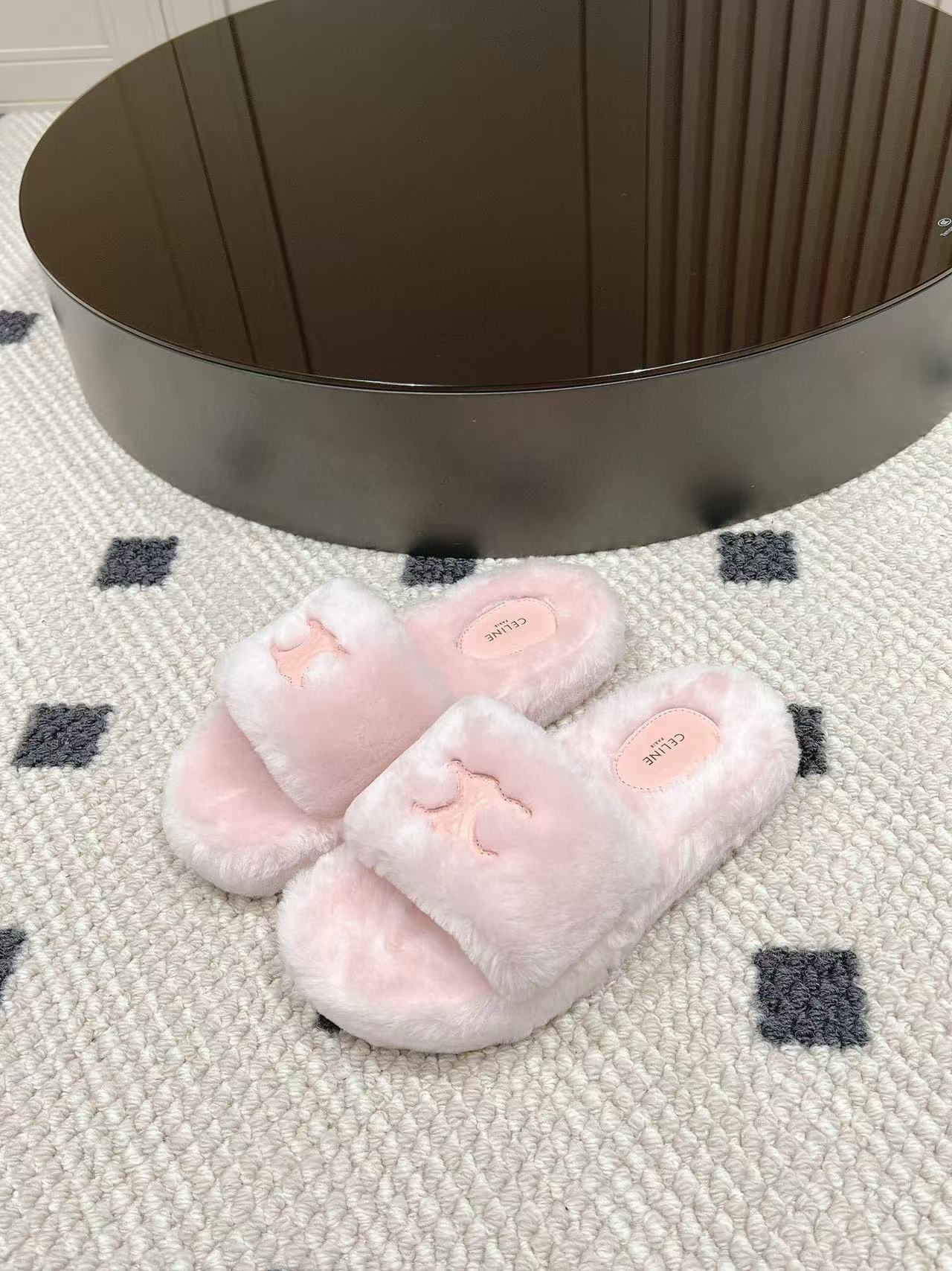 CEL1NE 高品質凱旋門ぬいぐるみスリッパ【50％割引+送料無料】