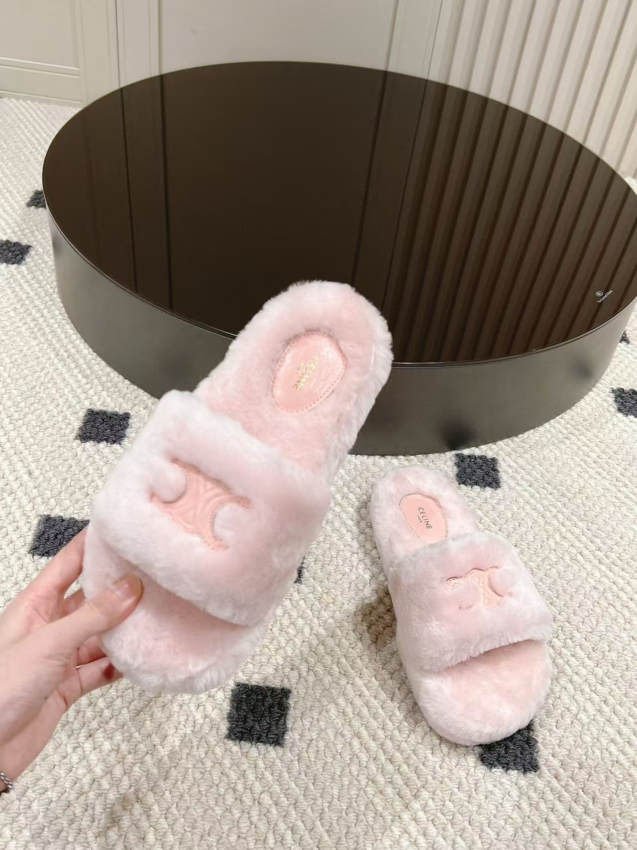 CEL1NE 高品質凱旋門ぬいぐるみスリッパ【50％割引+送料無料】