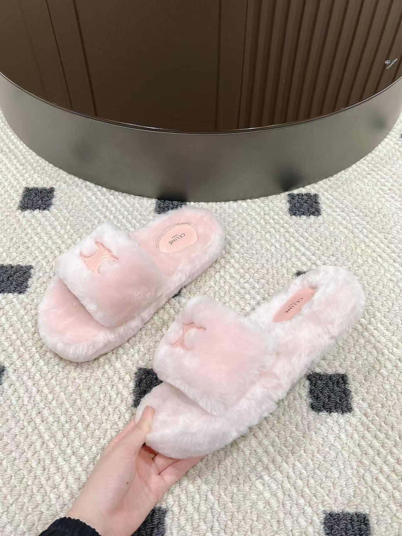 CEL1NE 高品質凱旋門ぬいぐるみスリッパ【50％割引+送料無料】