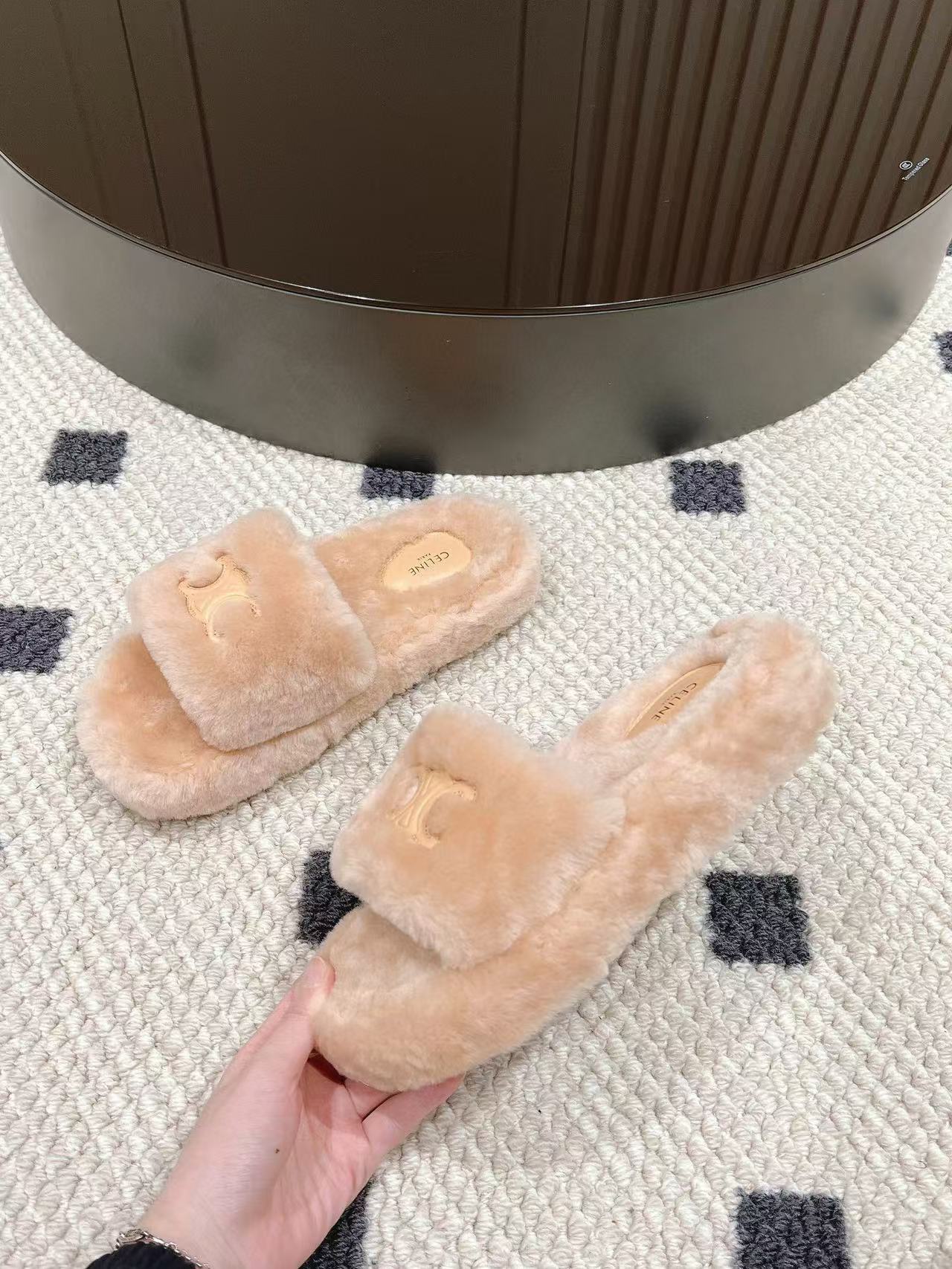 CEL1NE 高品質凱旋門ぬいぐるみスリッパ【50％割引+送料無料】