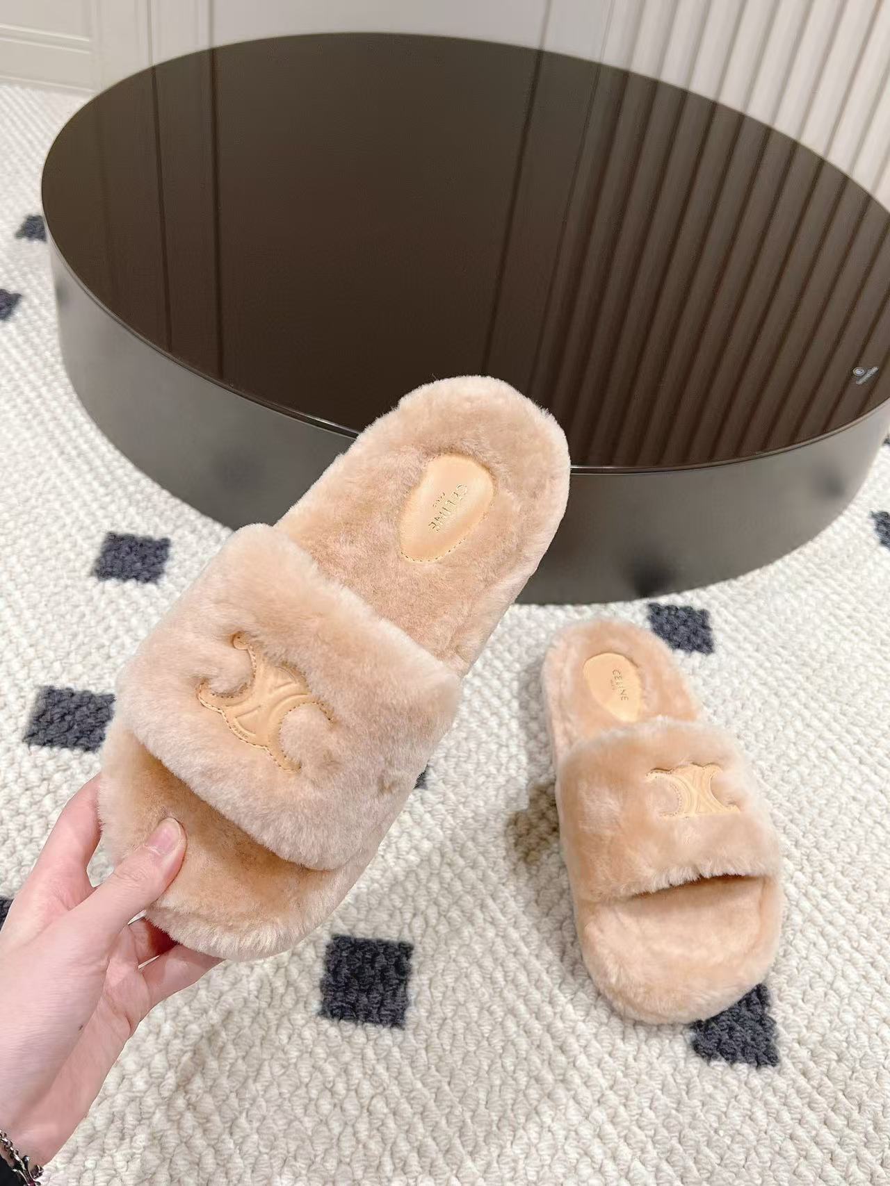 CEL1NE 高品質凱旋門ぬいぐるみスリッパ【50％割引+送料無料】