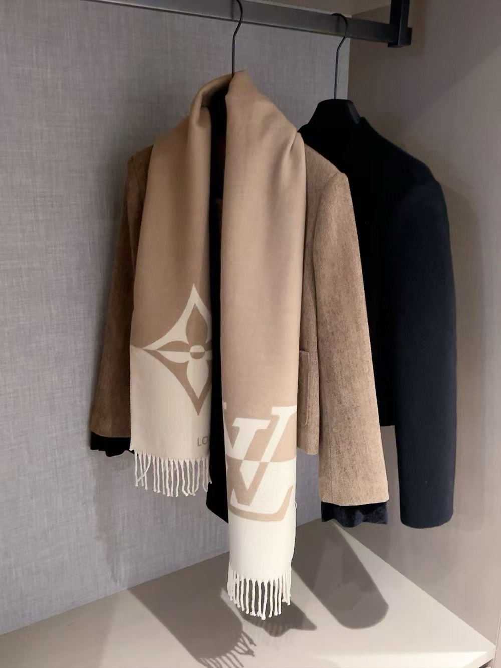 LV 四つ葉のクローバー カシミヤ フリンジスカーフ【50％割引+送料無料】