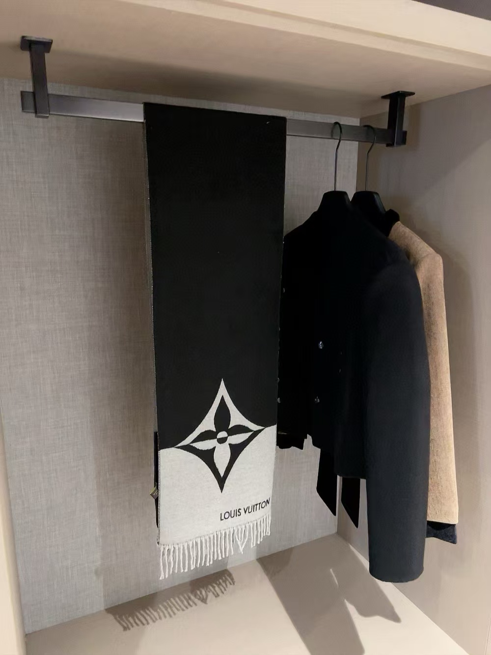 LV 四つ葉のクローバー カシミヤ フリンジスカーフ【50％割引+送料無料】