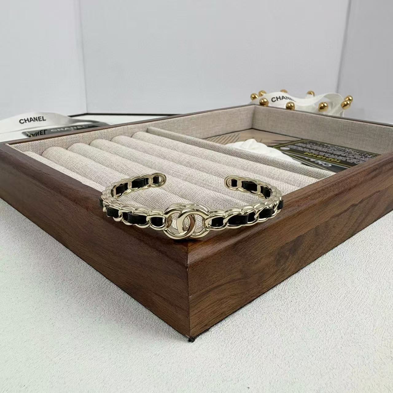 CHANE1 ライトゴールド クラシック レザー オープン ブレスレット【50％割引+送料無料】