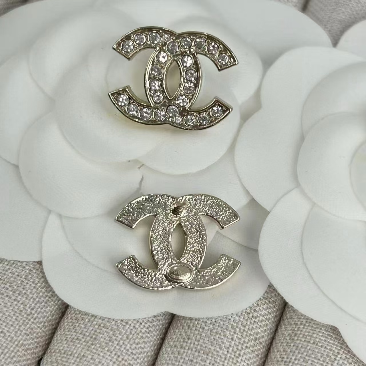 CHANE1 ダブル C ロゴ ダイヤモンド スタッド ピアス【50％割引+送料無料】