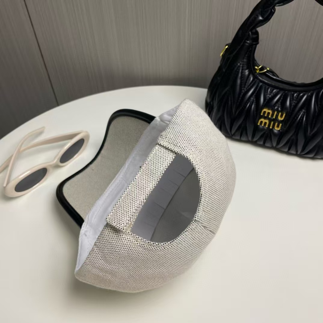 M1UM1U レターベースボールキャップ【50％割引+送料無料】