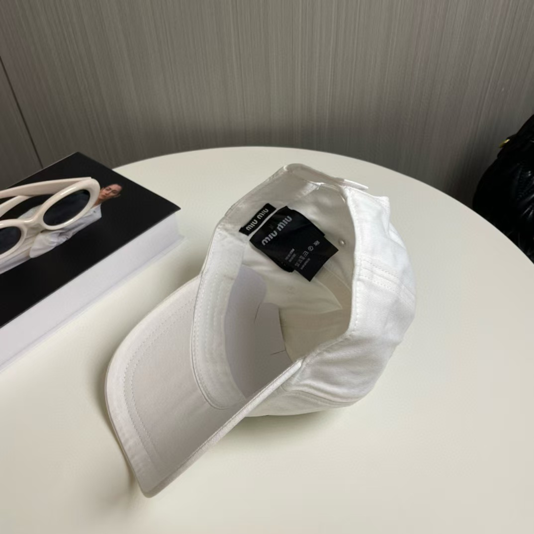 M1UM1U レターベースボールキャップ【50％割引+送料無料】