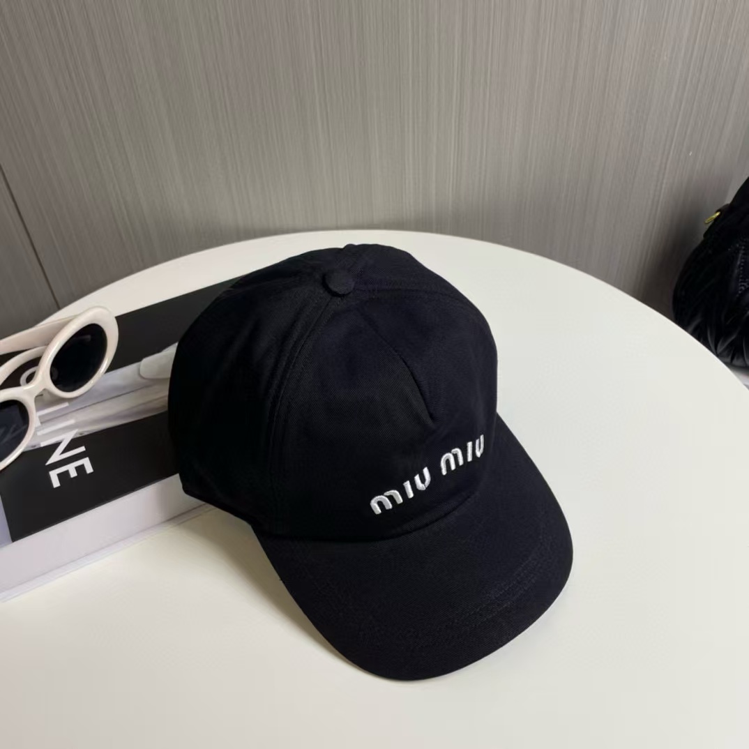 M1UM1U レターベースボールキャップ【50％割引+送料無料】