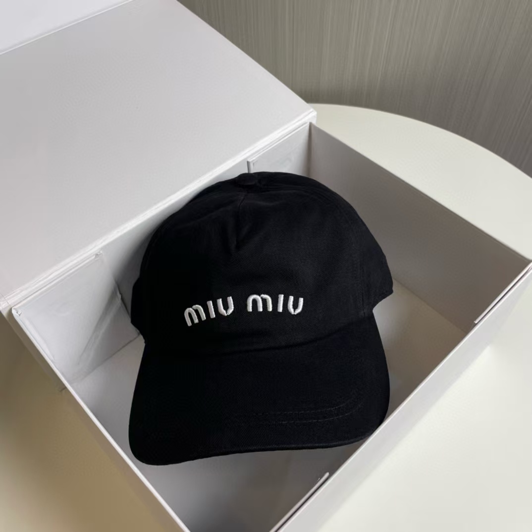 M1UM1U レターベースボールキャップ【50％割引+送料無料】