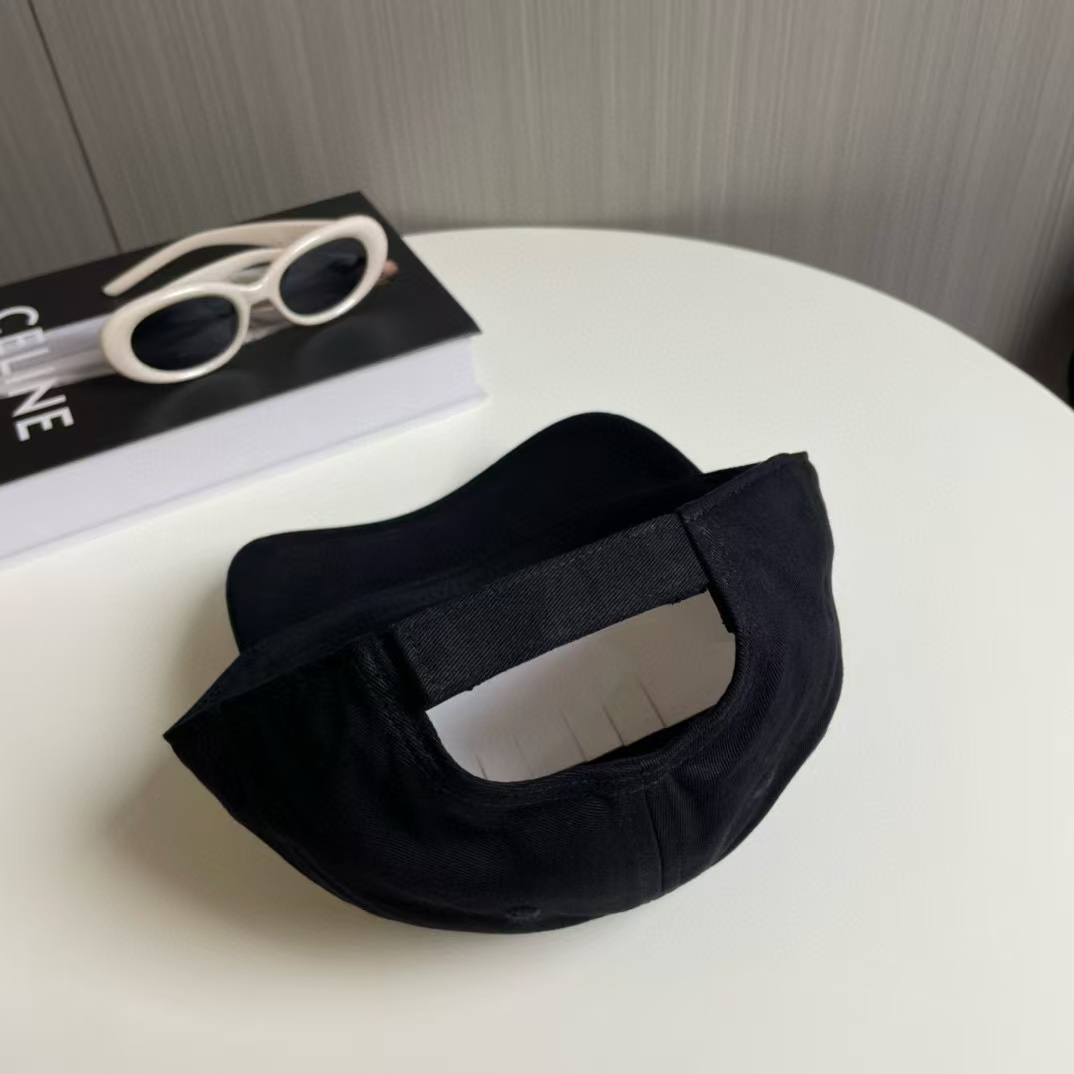 M1UM1U レターベースボールキャップ【50％割引+送料無料】