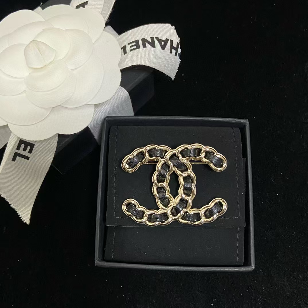 CHANE1 24k レザー ダブル C ブローチ【50％割引+送料無料】