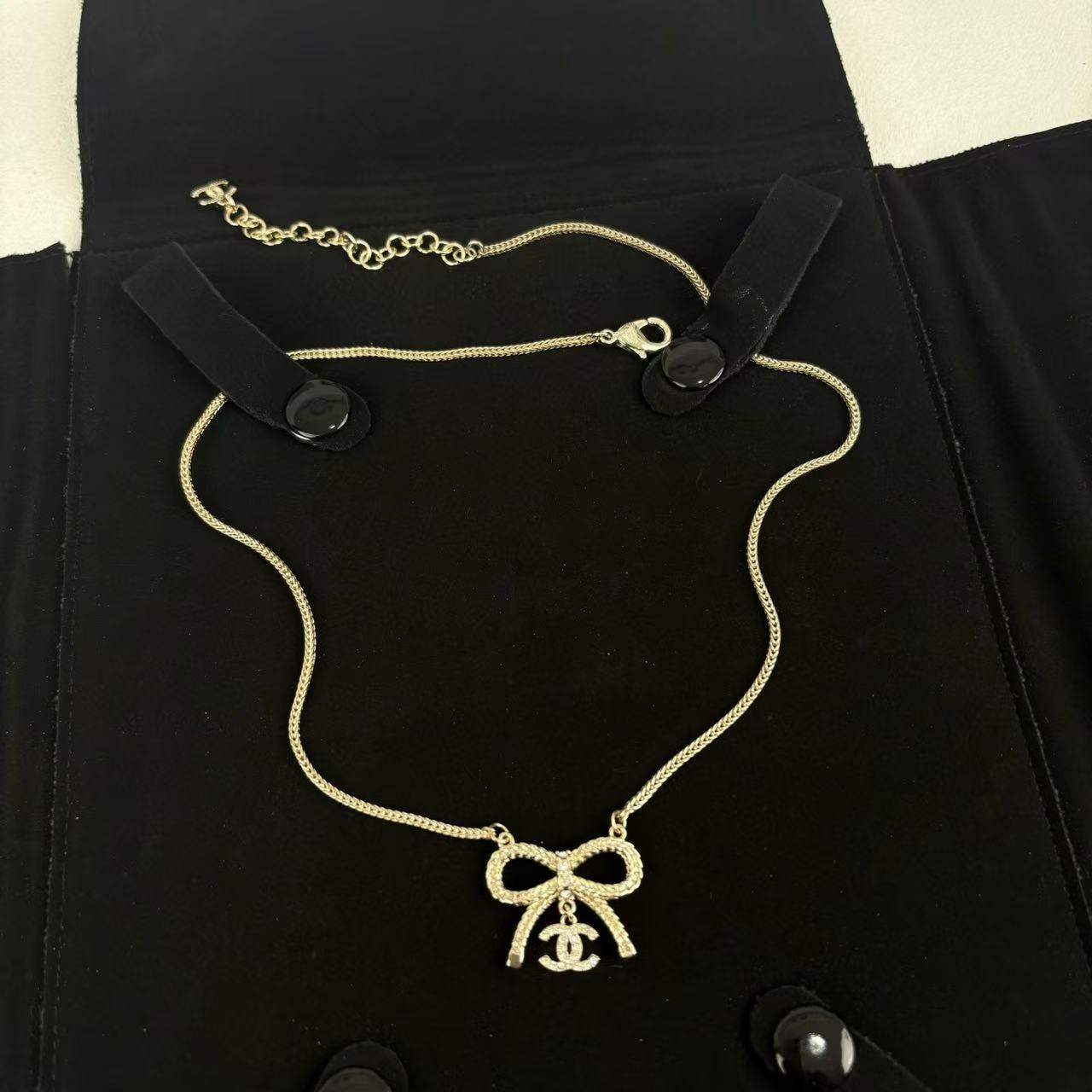 CHANE1 ボウ ダブル C ロゴ ネックレス【50％割引+送料無料】