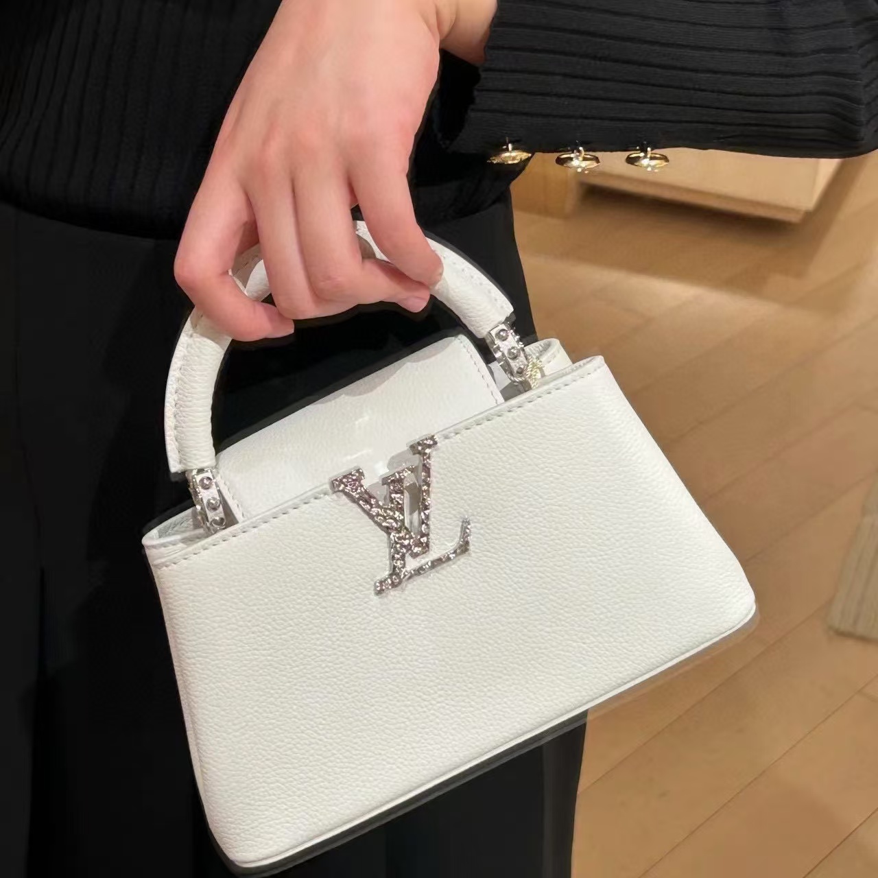 LV capucinesハンドバッグ【50％割引+送料無料】