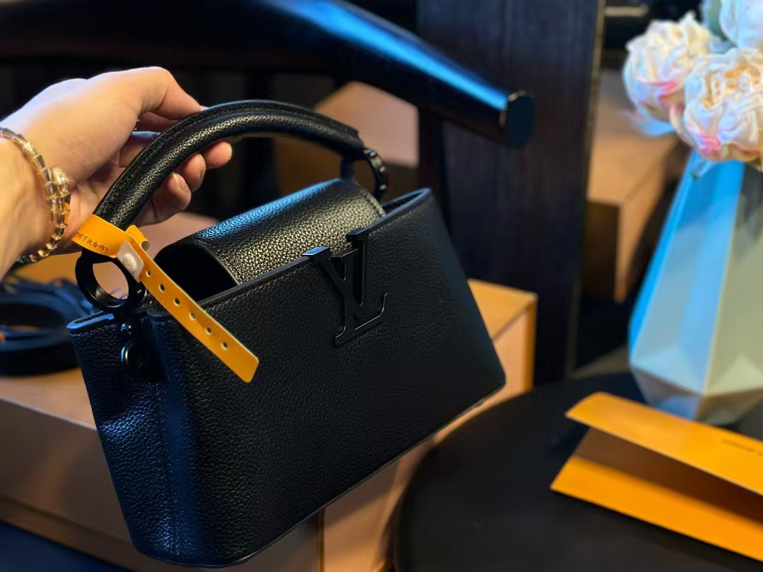 LV capucinesハンドバッグ【50％割引+送料無料】