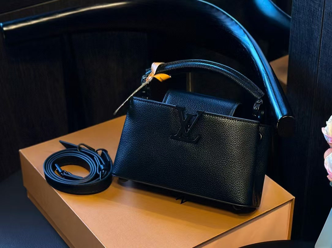 LV capucinesハンドバッグ【50％割引+送料無料】
