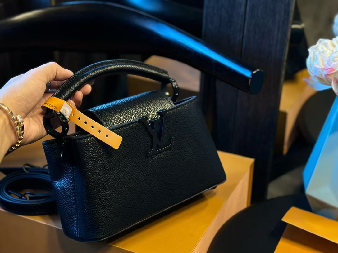 LV capucinesハンドバッグ【50％割引+送料無料】