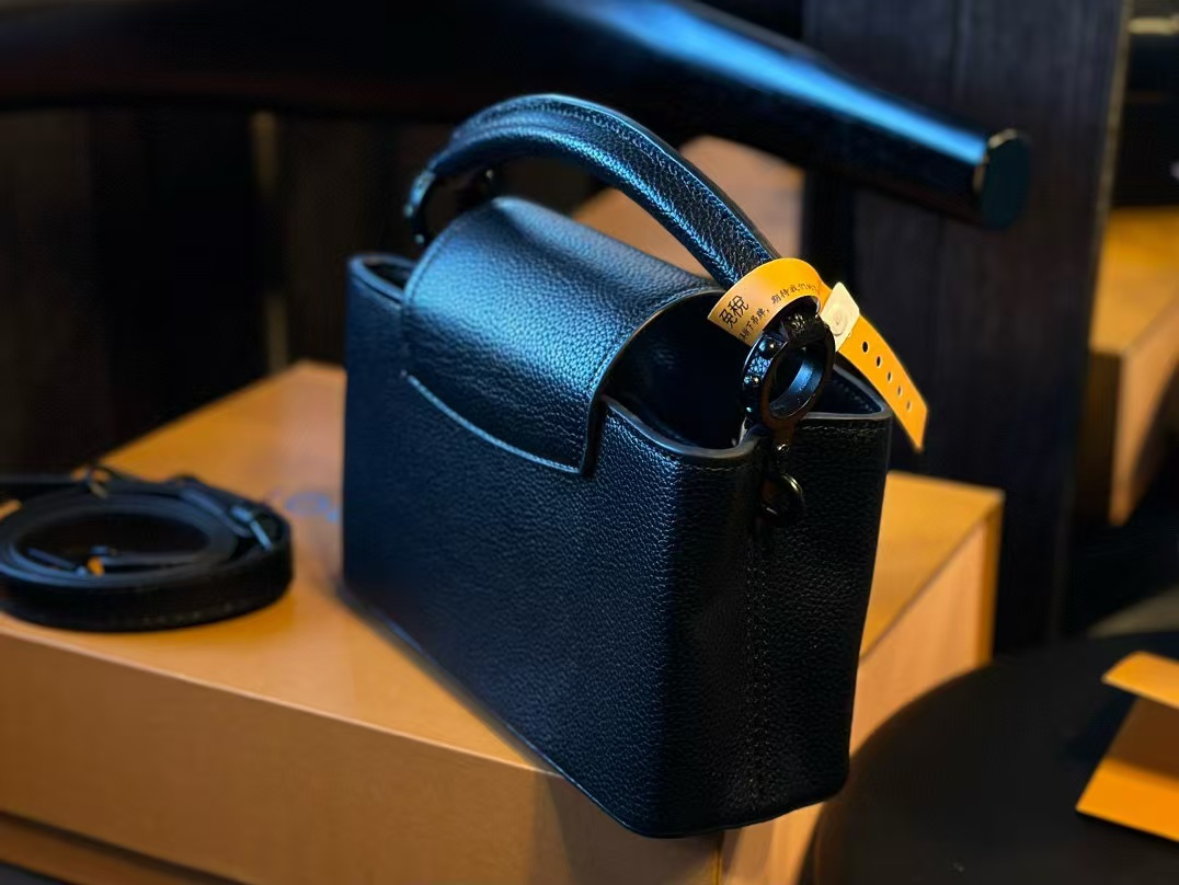 LV capucinesハンドバッグ【50％割引+送料無料】