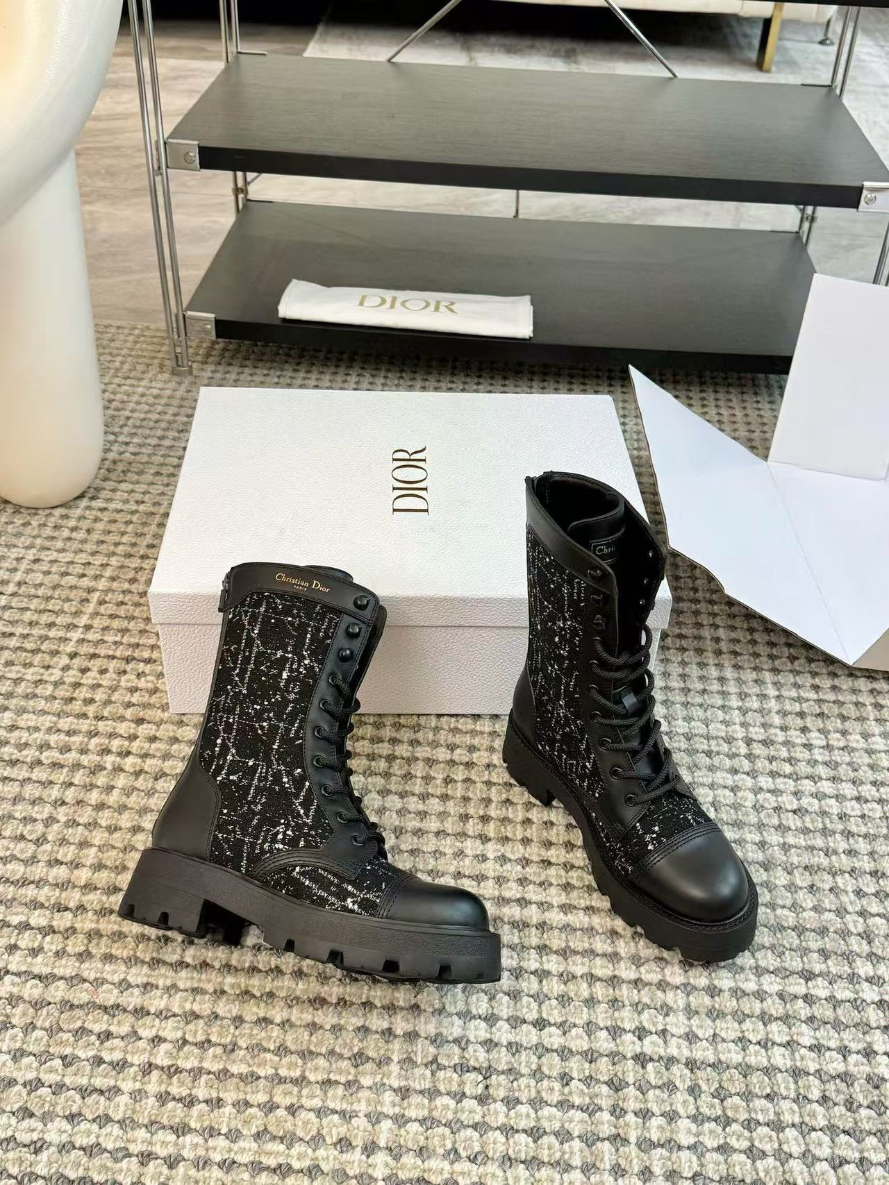 DI0R 高品質刺繍入りマーティンブーツ【50％割引+送料無料】