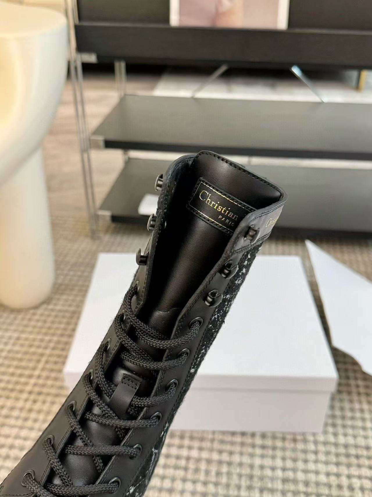 DI0R 高品質刺繍入りマーティンブーツ【50％割引+送料無料】