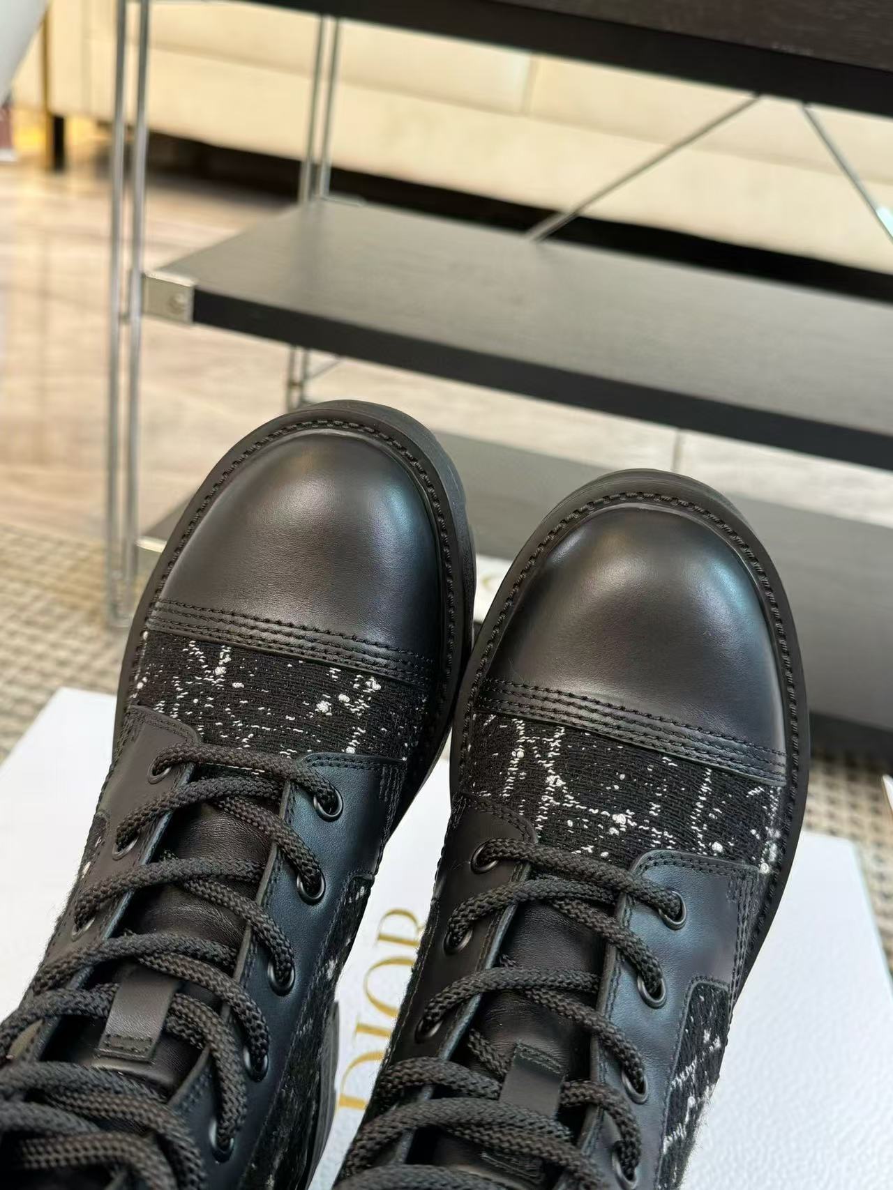 DI0R 高品質刺繍入りマーティンブーツ【50％割引+送料無料】