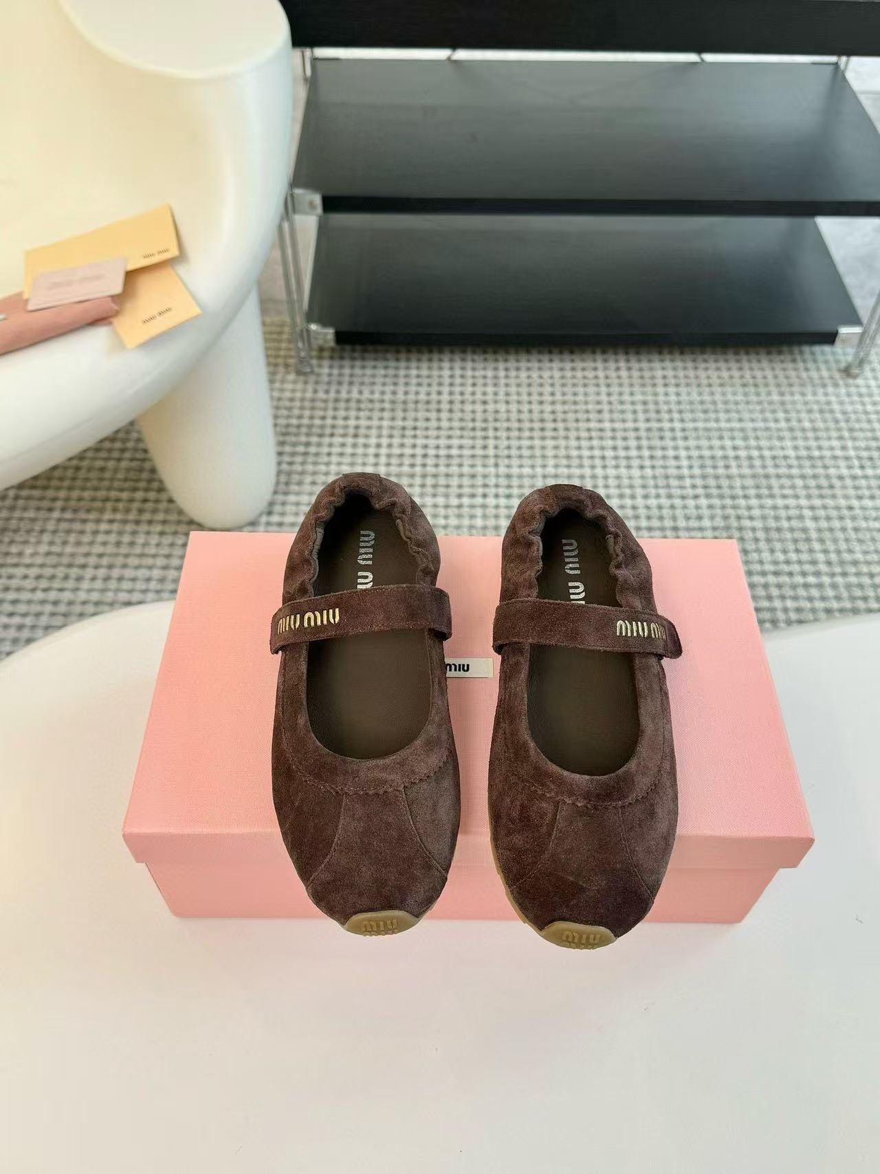 M1UM1U フロスト牛革ローファー【50％割引+送料無料】