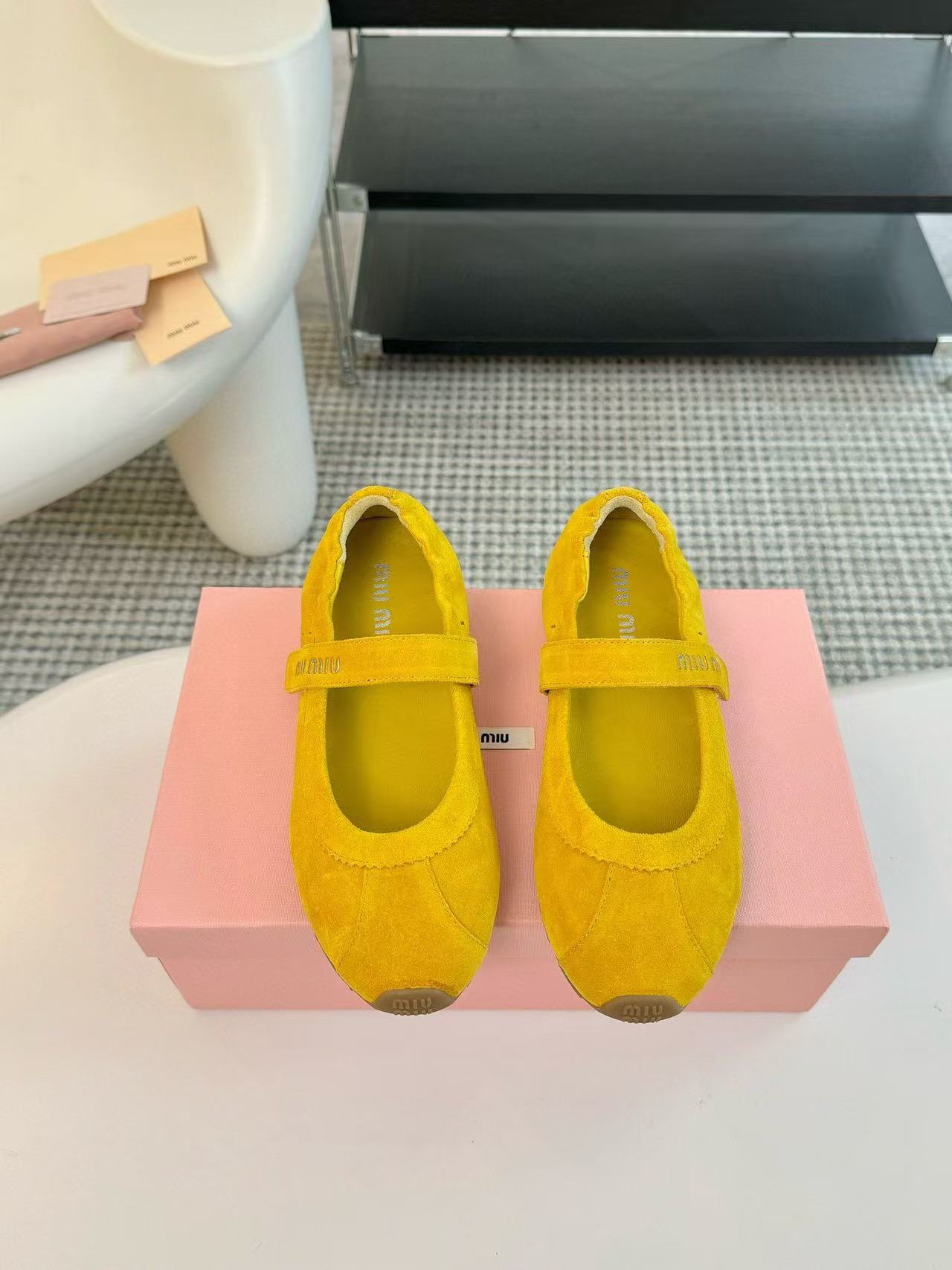 M1UM1U フロスト牛革ローファー【50％割引+送料無料】