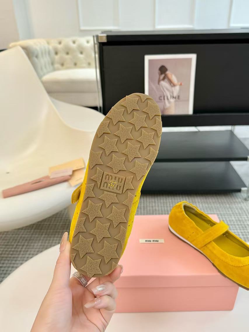 M1UM1U フロスト牛革ローファー【50％割引+送料無料】