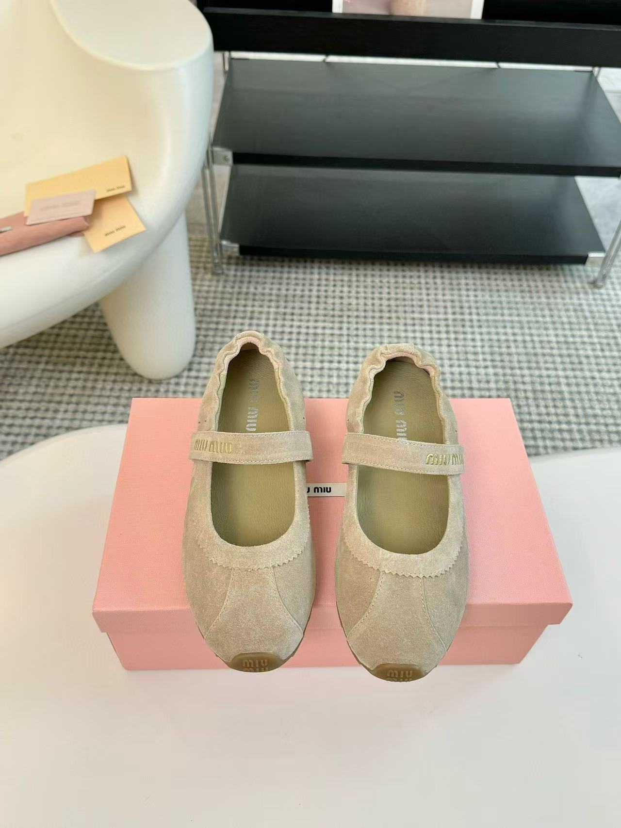 M1UM1U フロスト牛革ローファー【50％割引+送料無料】