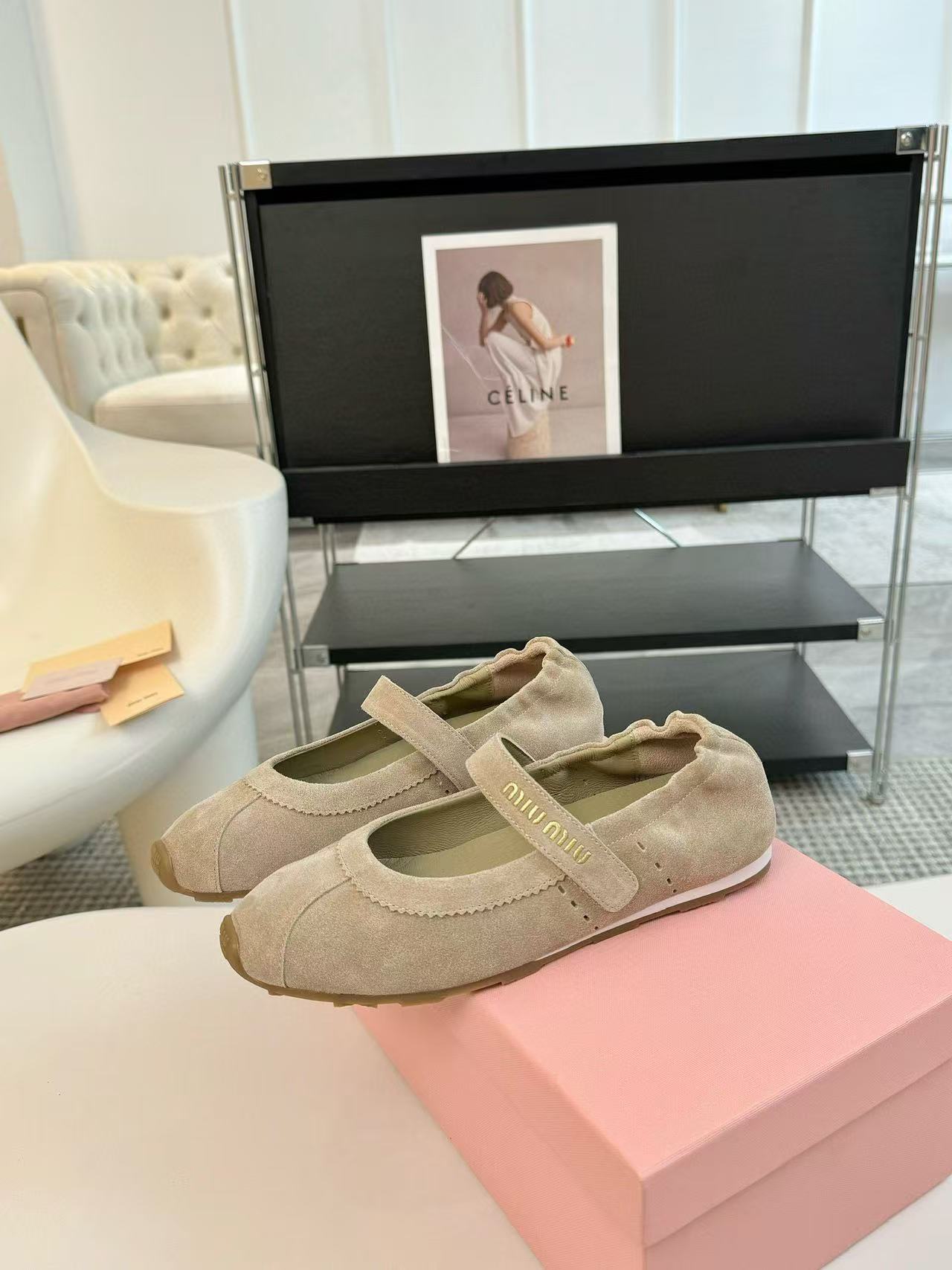 M1UM1U フロスト牛革ローファー【50％割引+送料無料】