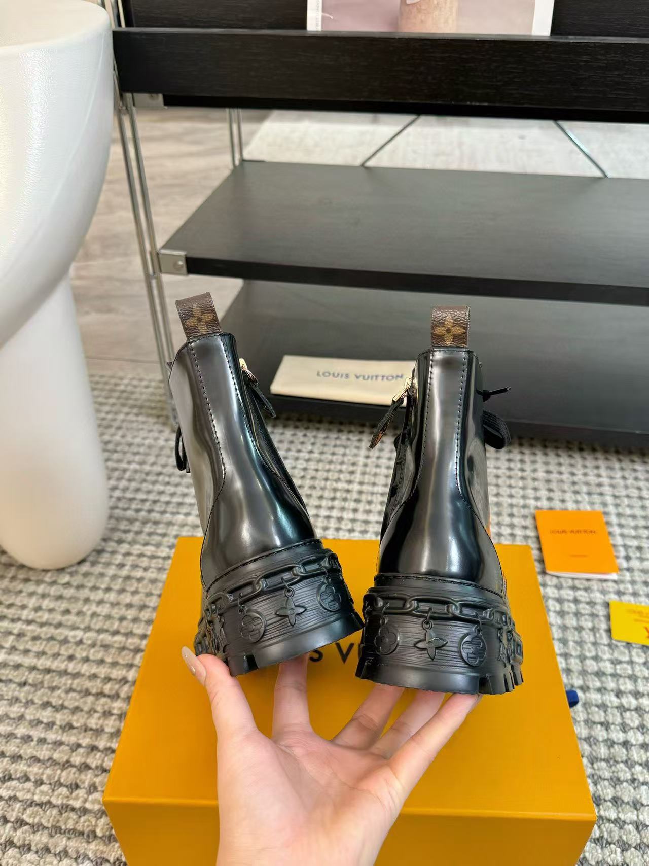 LV高品質厚底ショートブーツ【50％割引+送料無料】