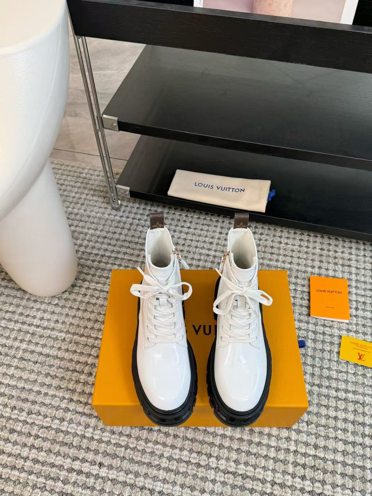 LV高品質厚底ショートブーツ【50％割引+送料無料】