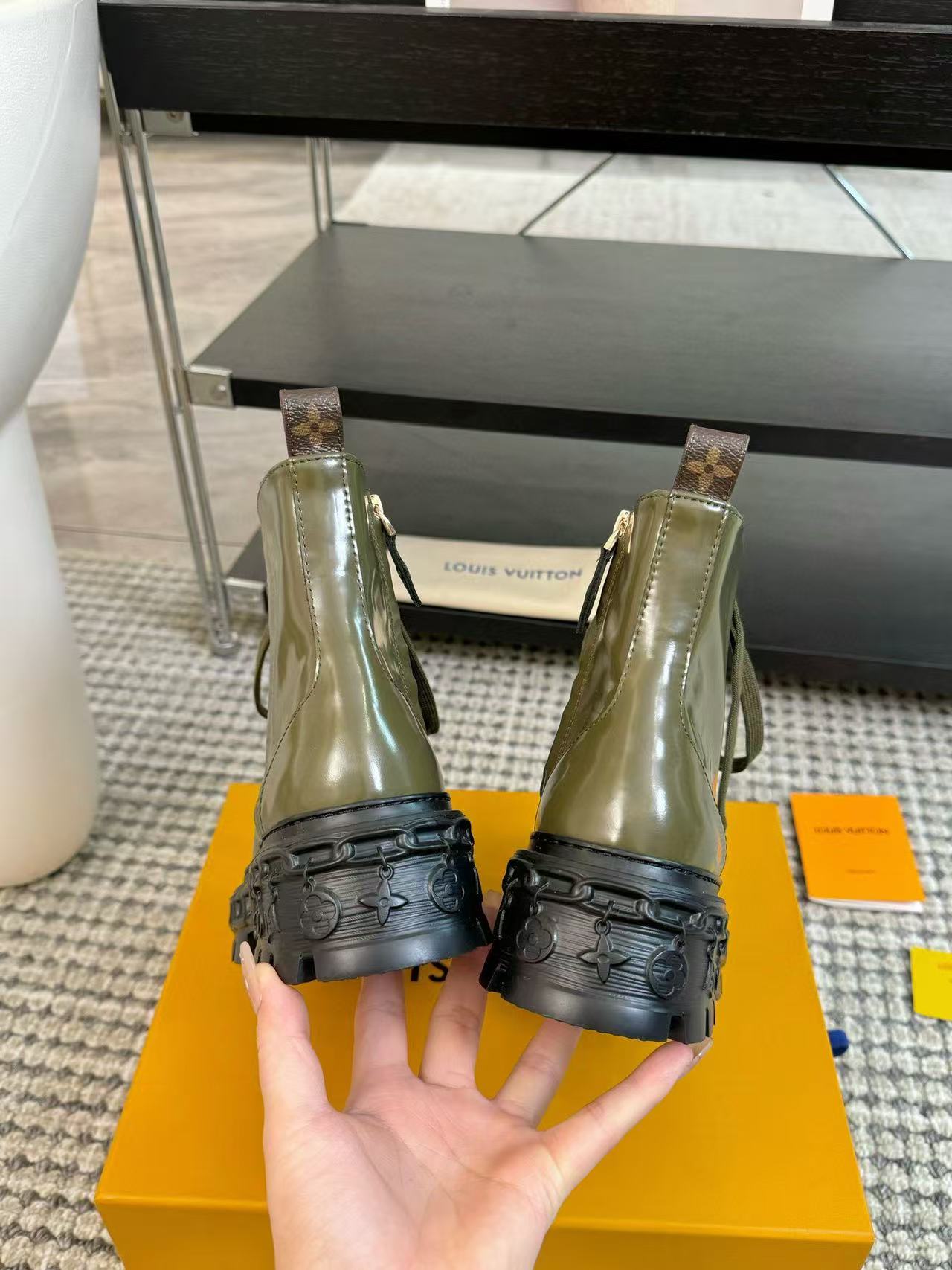LV高品質厚底ショートブーツ【50％割引+送料無料】