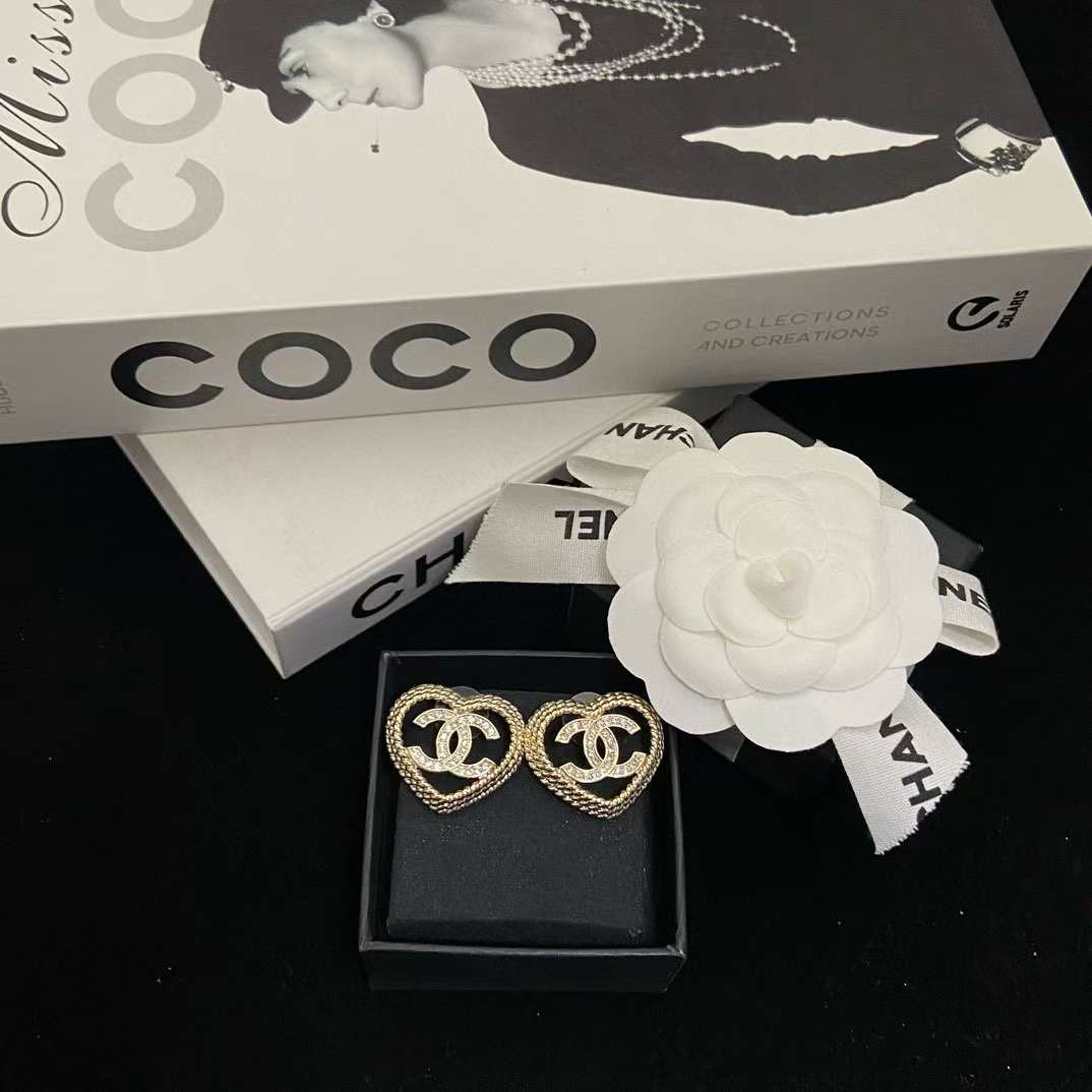 CHANE1 中空編み込みラブ イヤリング【50％割引+送料無料】