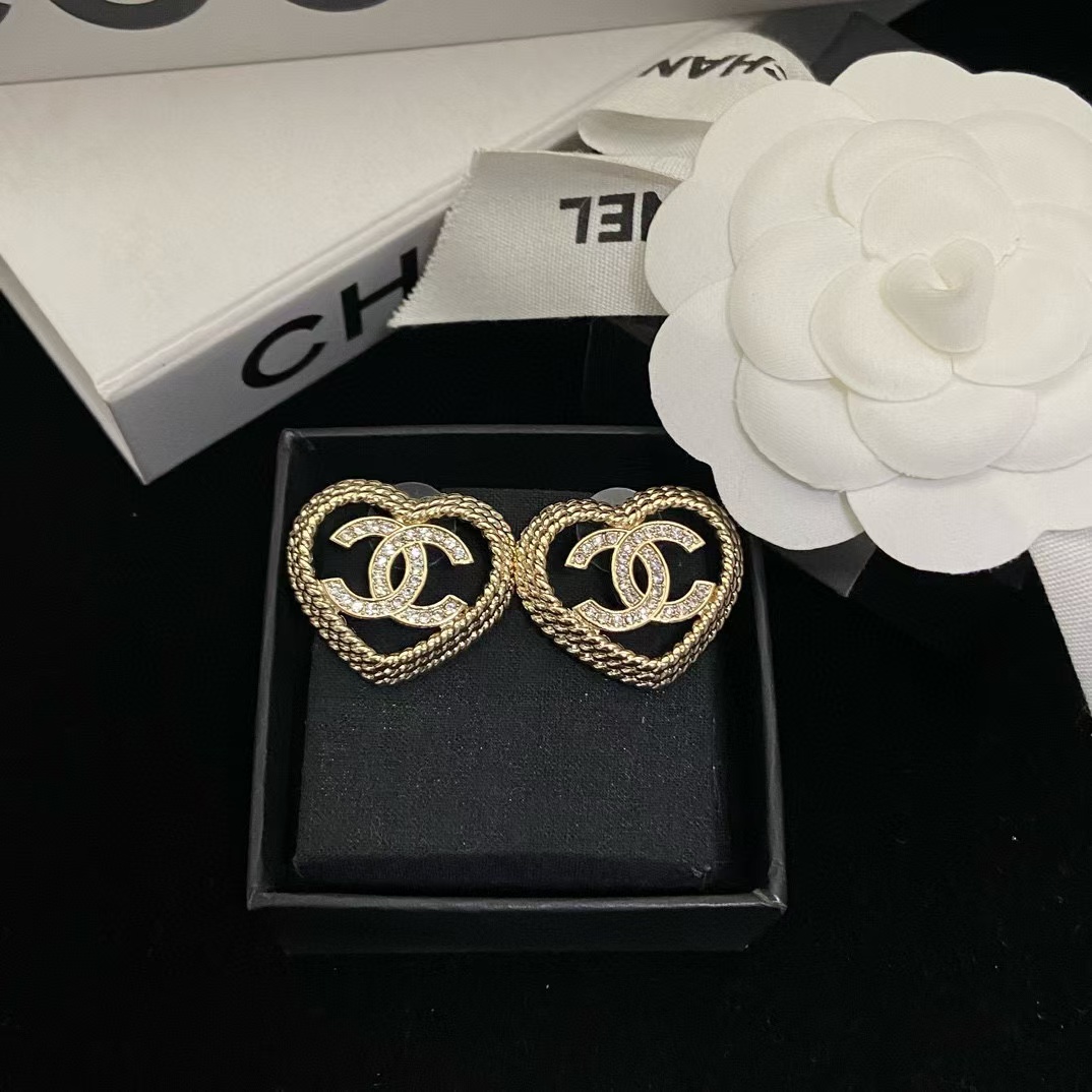 CHANE1 中空編み込みラブ イヤリング【50％割引+送料無料】