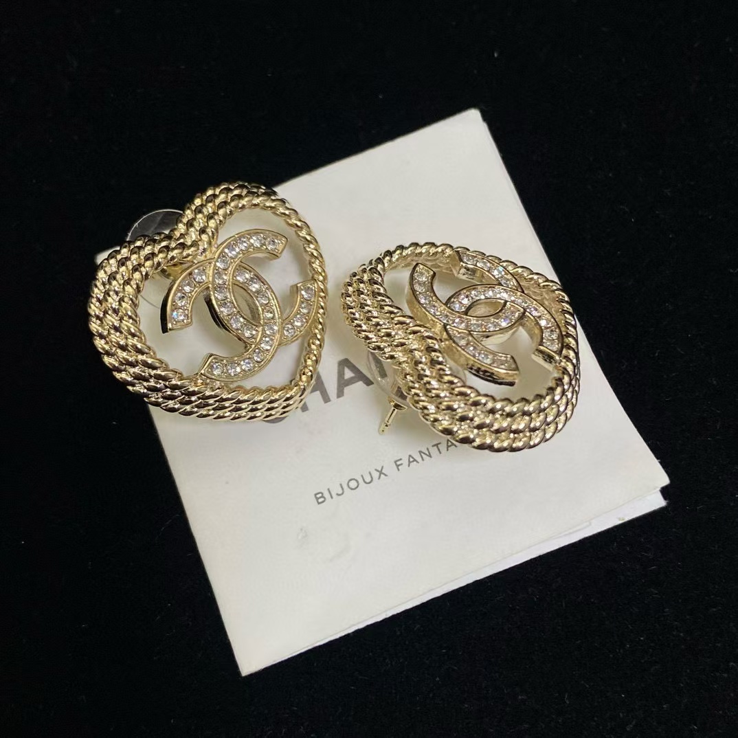 CHANE1 中空編み込みラブ イヤリング【50％割引+送料無料】