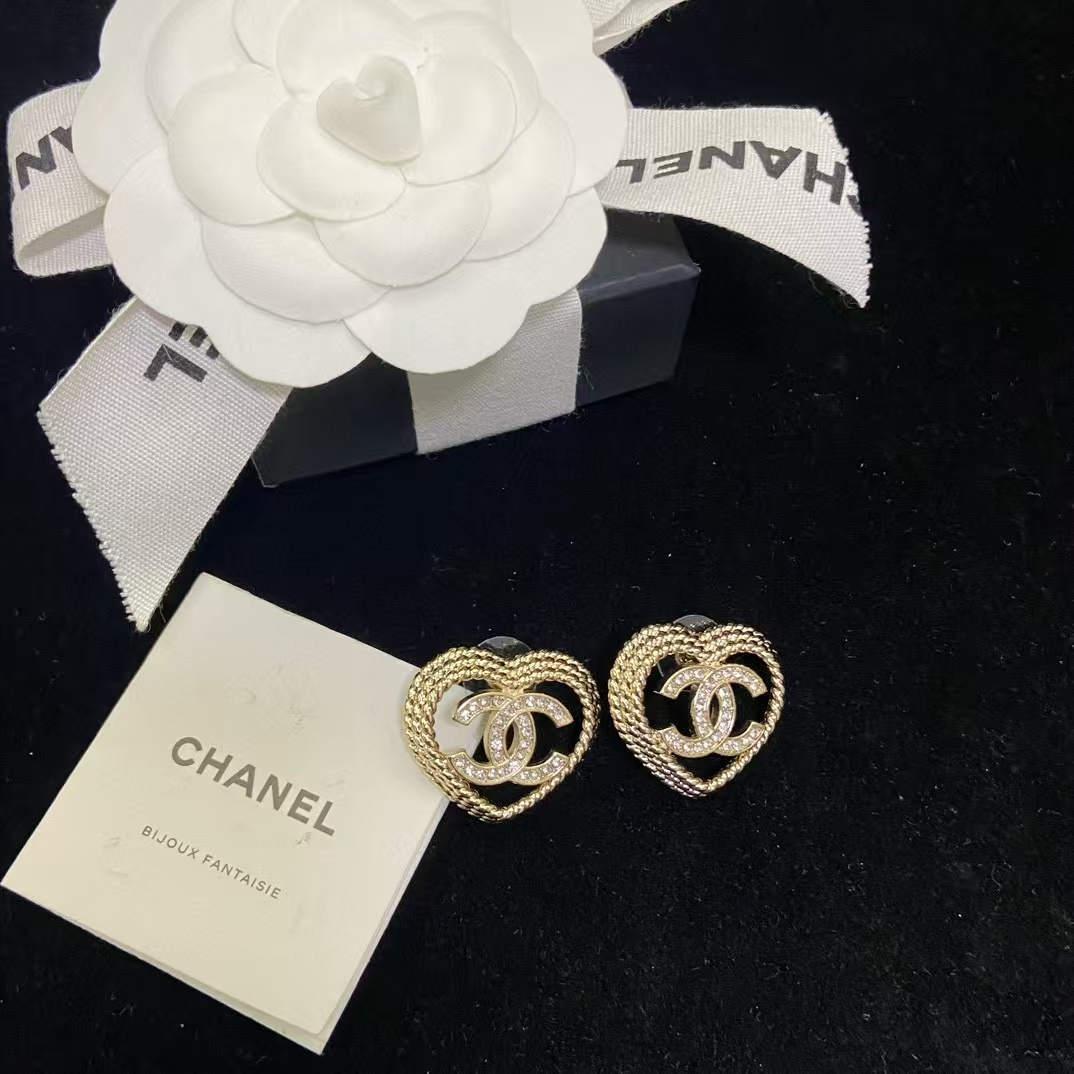 CHANE1 中空編み込みラブ イヤリング【50％割引+送料無料】