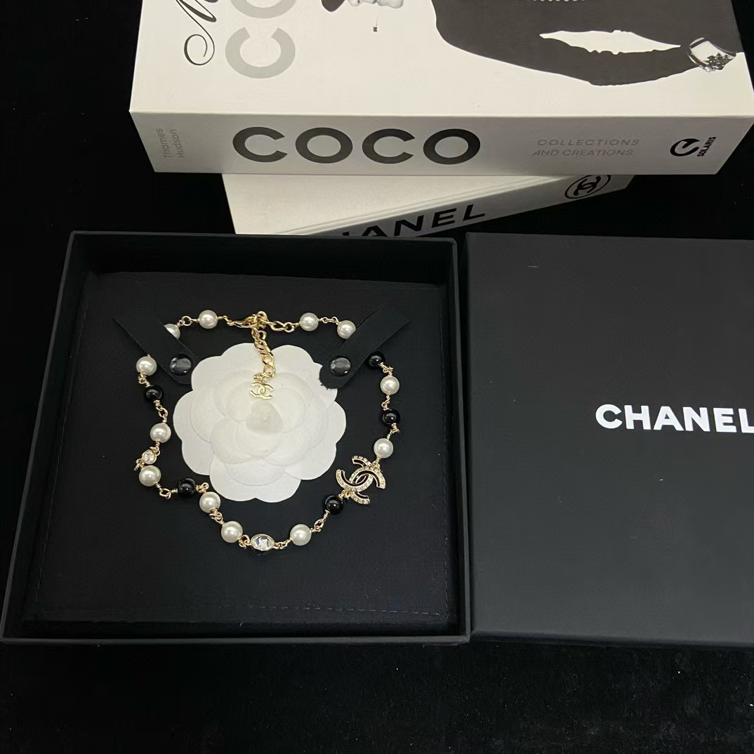 CHANE1 エナメルラインストーンダブルCパールネックレス【50％割引+送料無料】