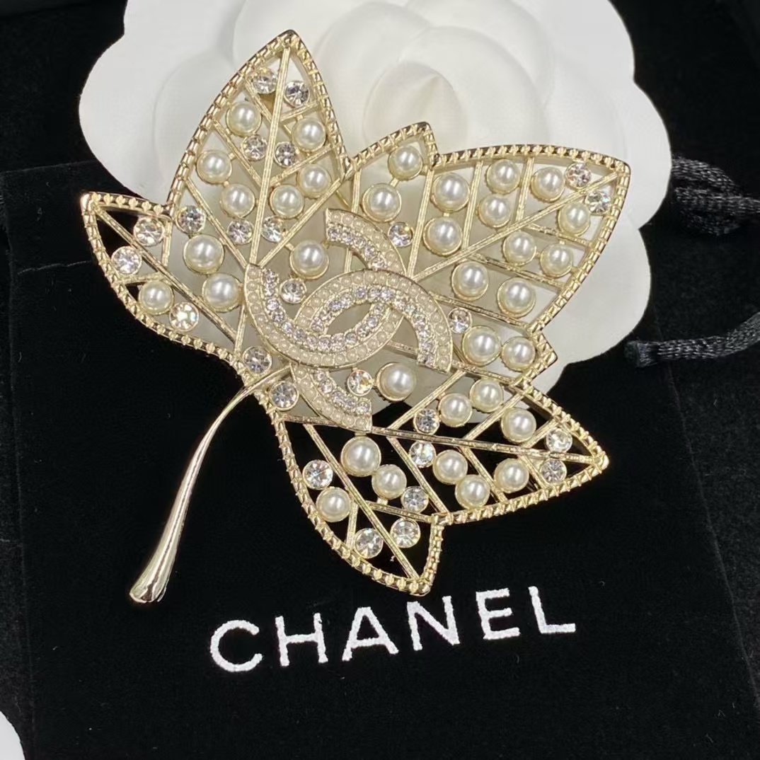 CHANE1 パールとダイヤモンドのブローチ【50％割引+送料無料】