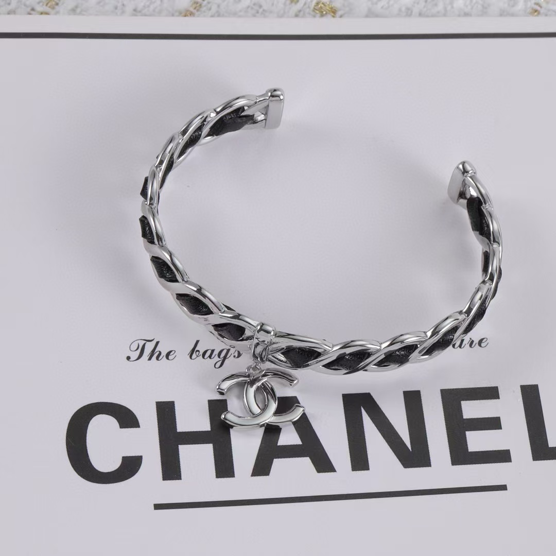 CHANE1 ダブルCロゴ レザーブレスレット【50％割引+送料無料】