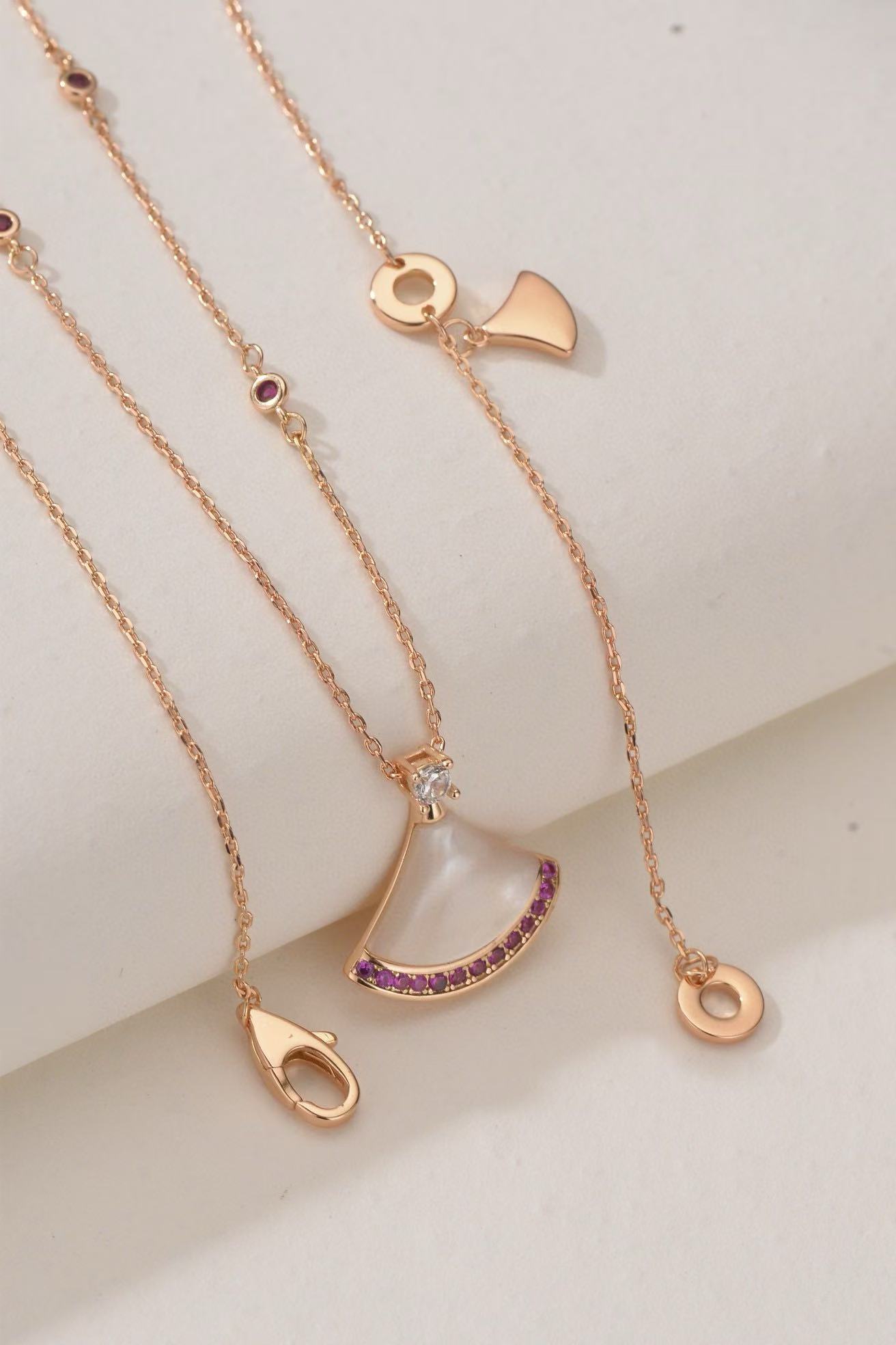 BVLGAR1 ルビー ホワイト マザーオブパール ダイヤモンド ファン ネックレス【50％割引+送料無料】