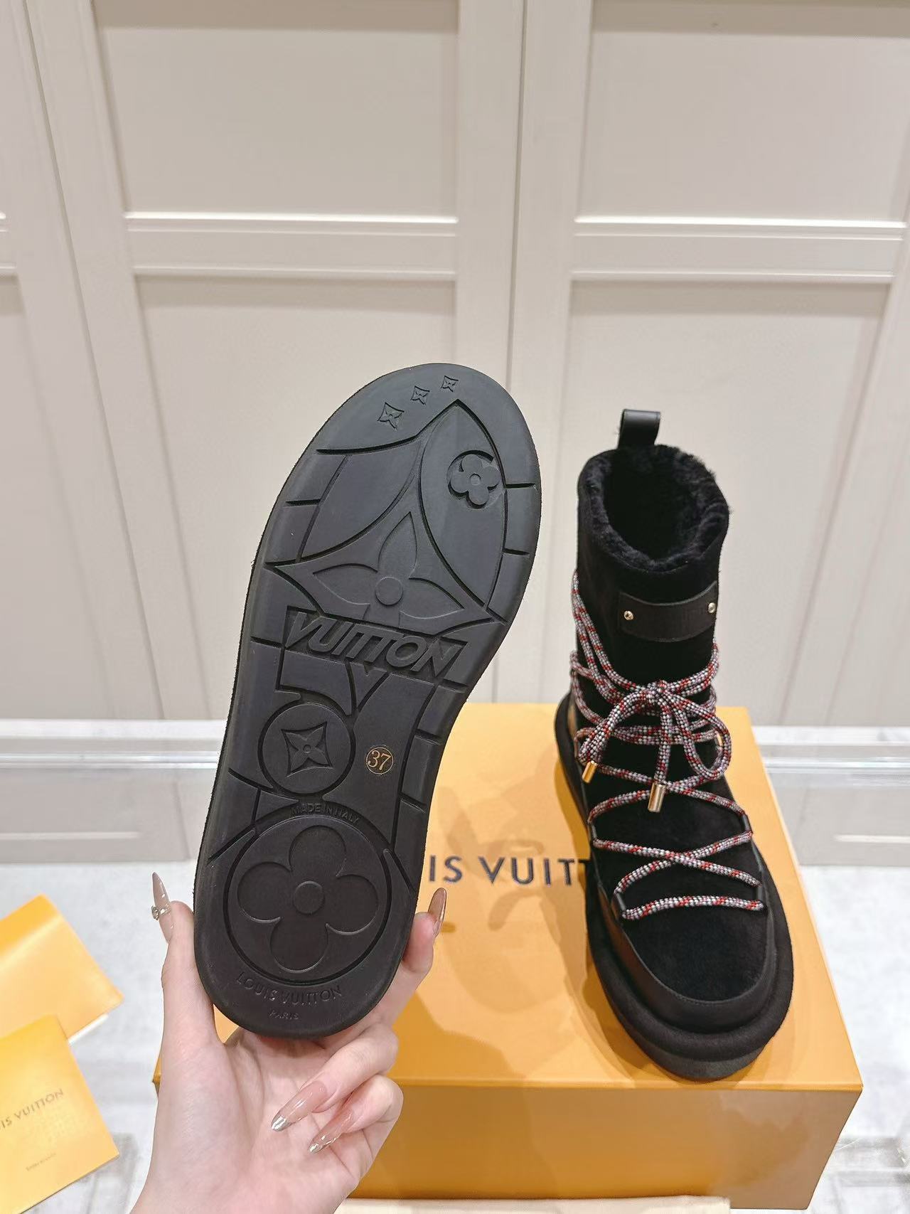 LV高品質リアルウール レースアップ スノーブーツ【50％割引+送料無料】