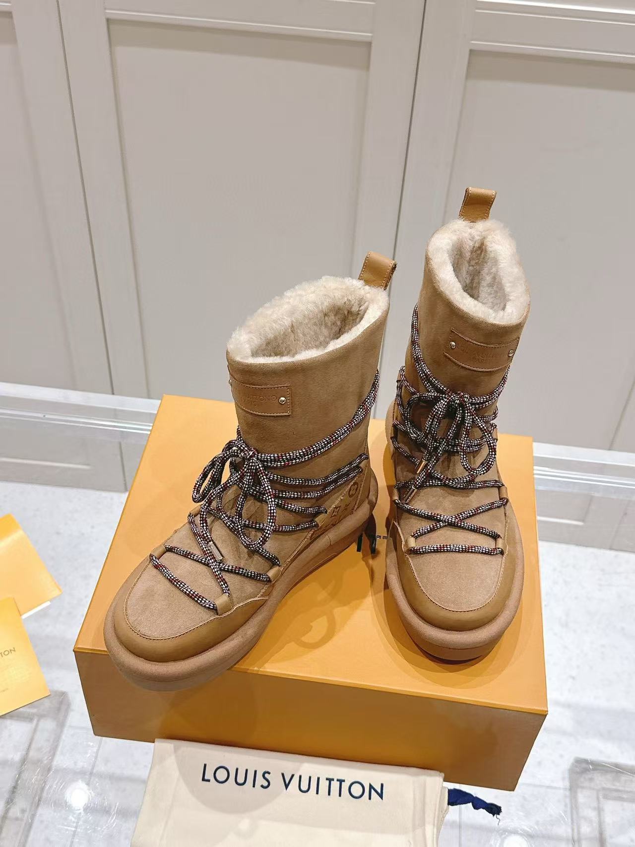LV高品質リアルウール レースアップ スノーブーツ【50％割引+送料無料】