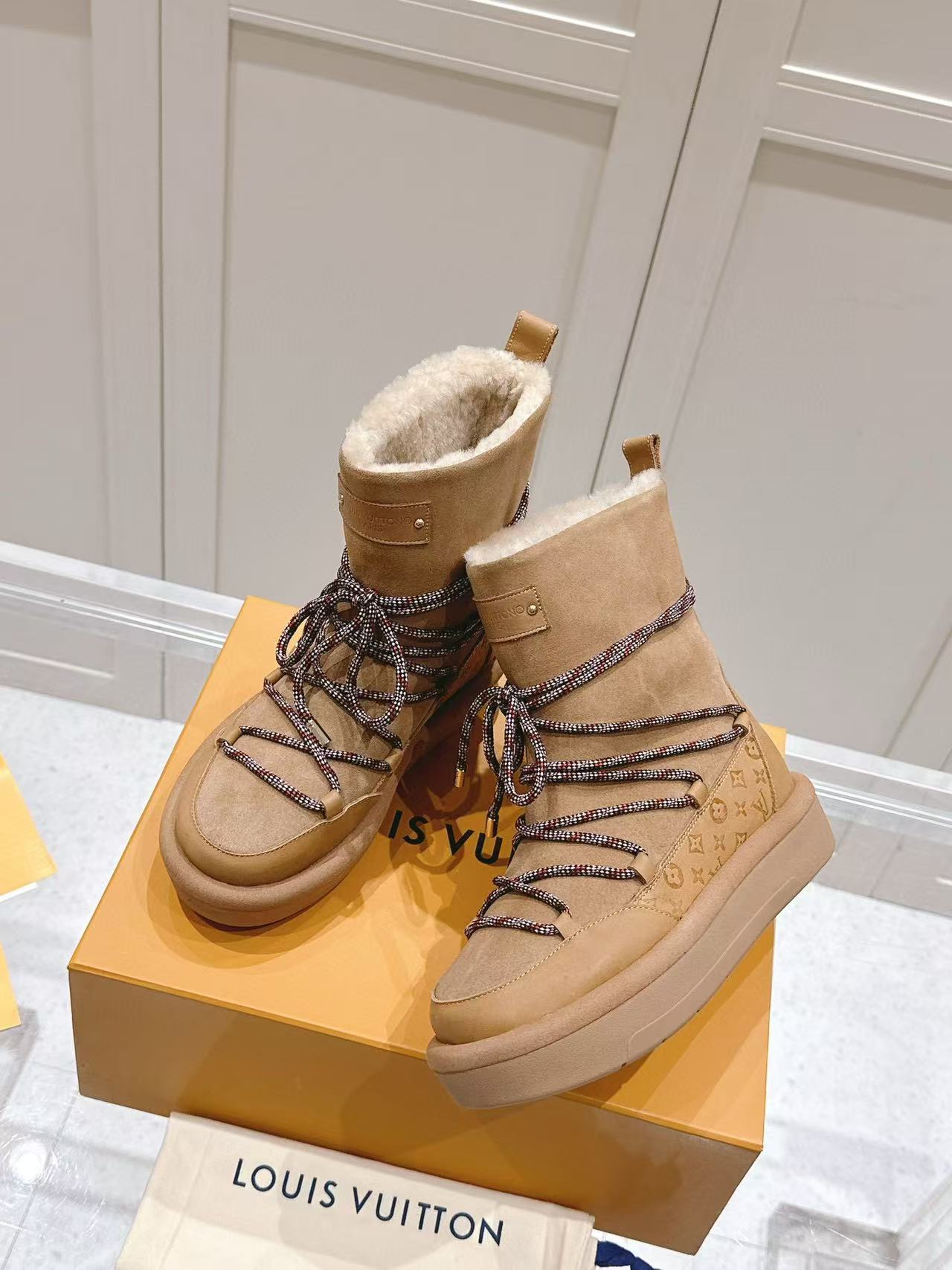 LV高品質リアルウール レースアップ スノーブーツ【50％割引+送料無料】