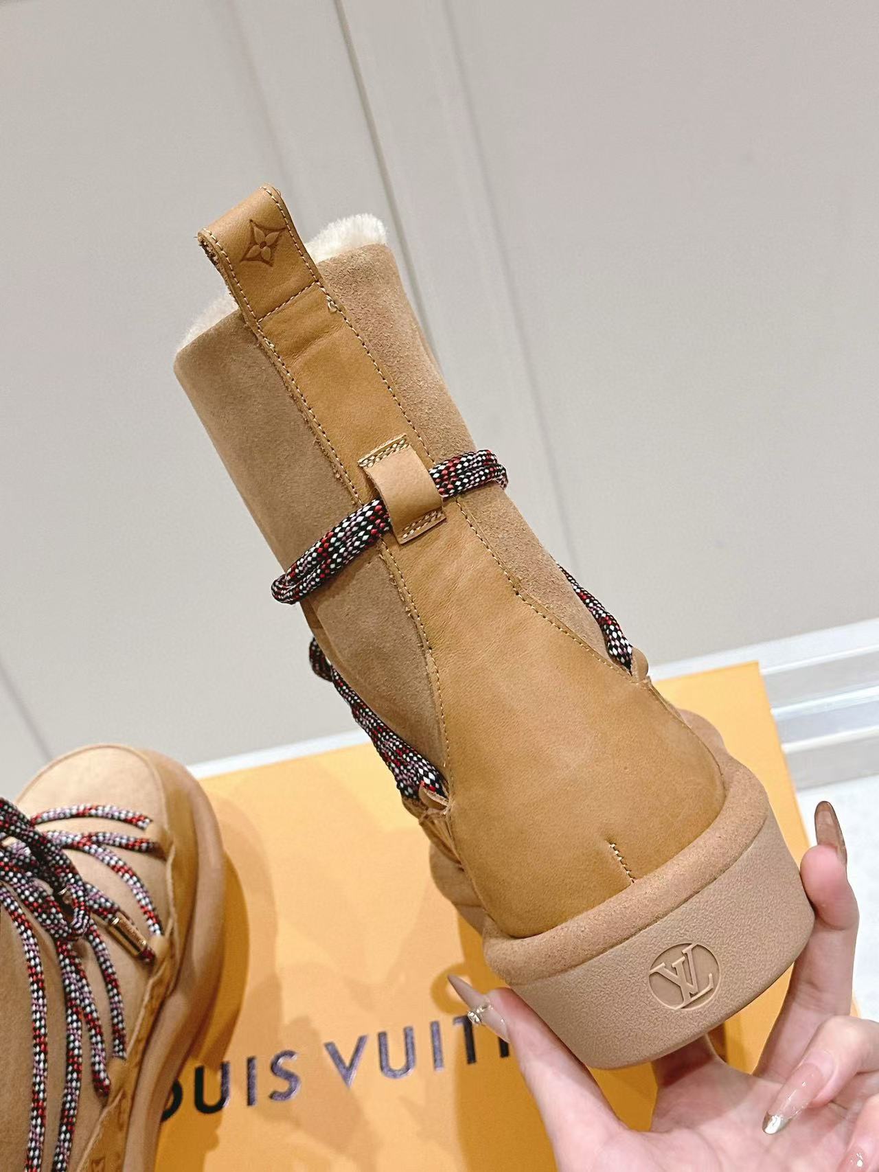 LV高品質リアルウール レースアップ スノーブーツ【50％割引+送料無料】