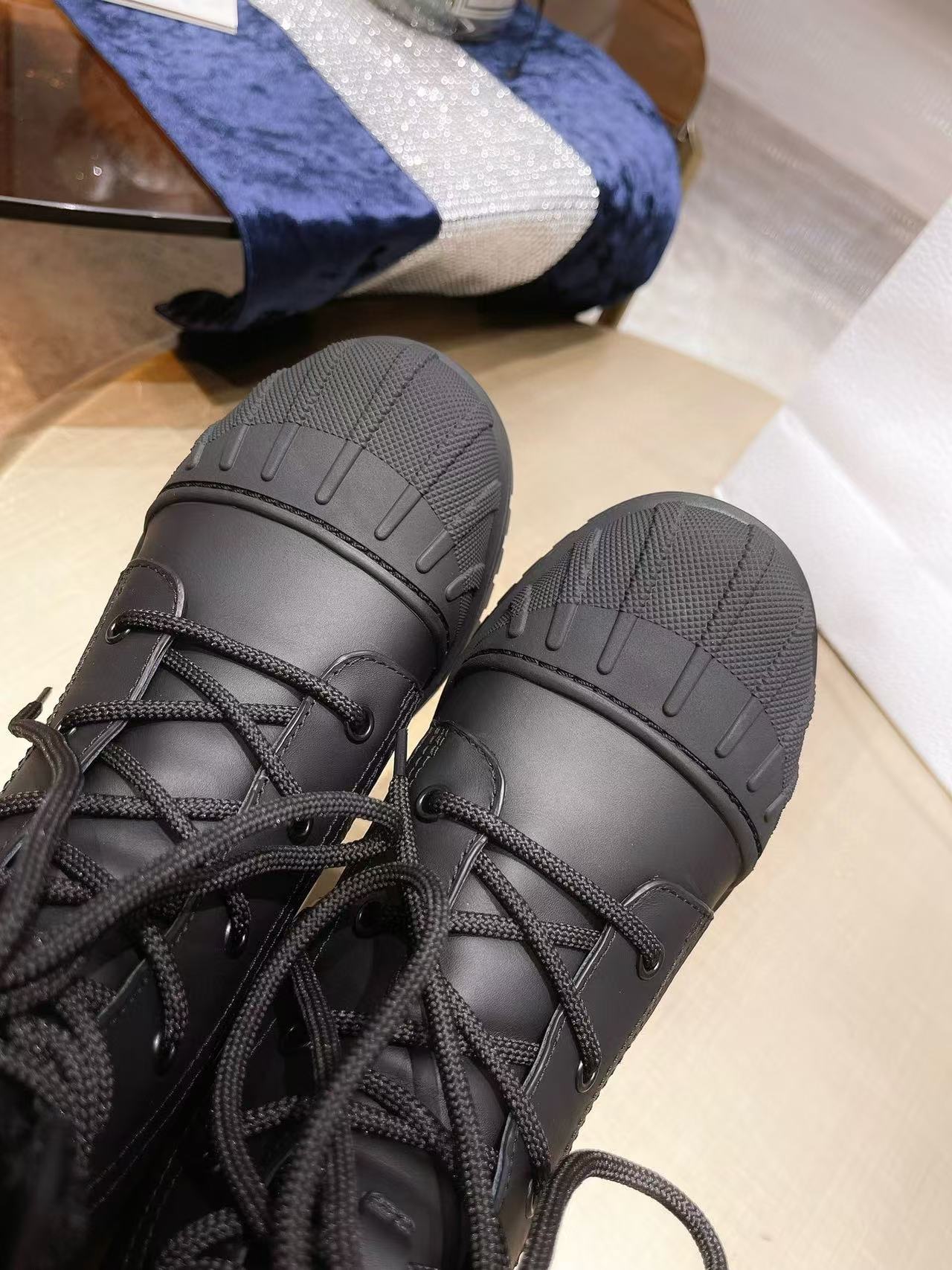 DI0R 高品質ラムウール マーティン ブーツ【50％割引+送料無料】