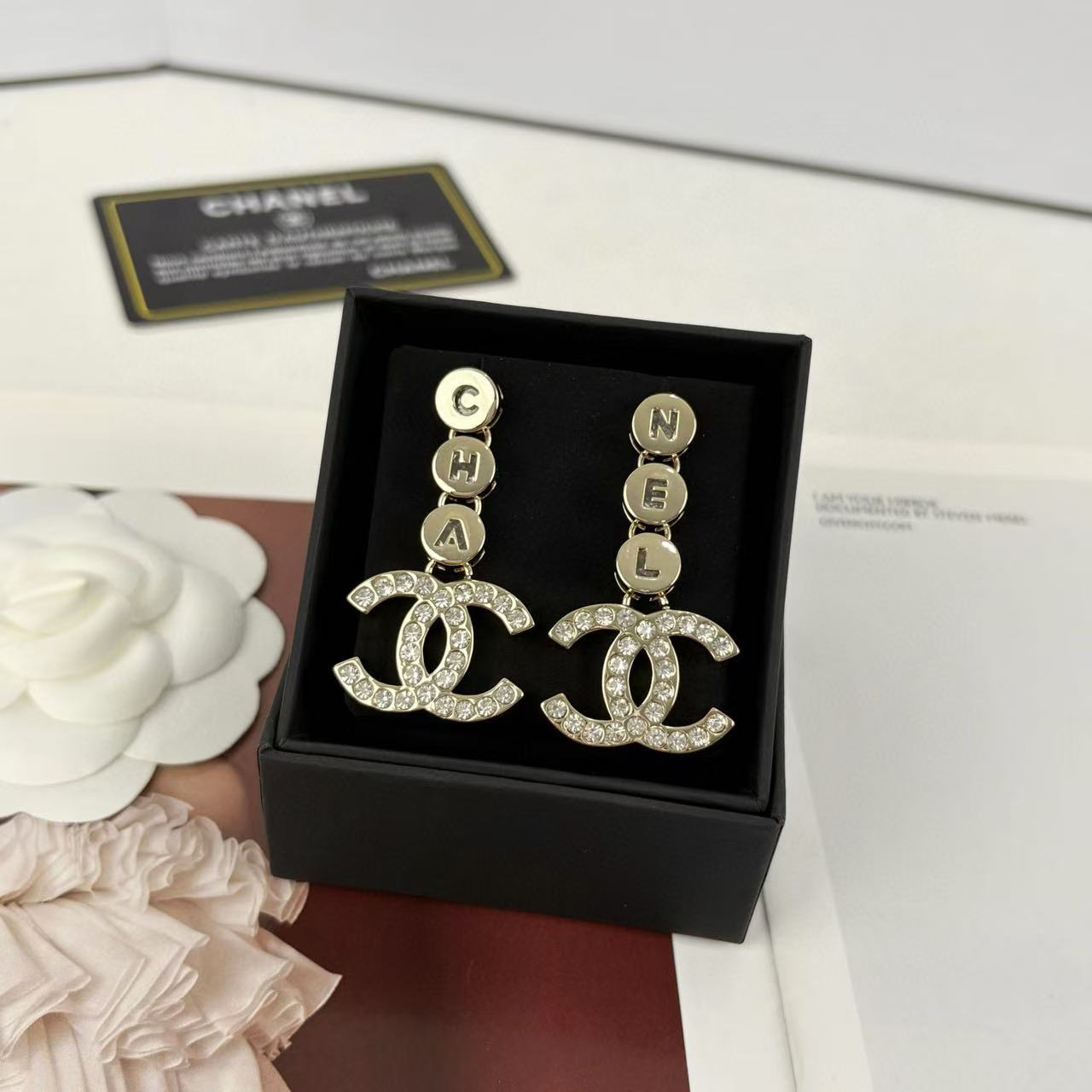 CHANE1 ダブル C ダイヤモンド レター スタッド ピアス【50％割引+送料無料】
