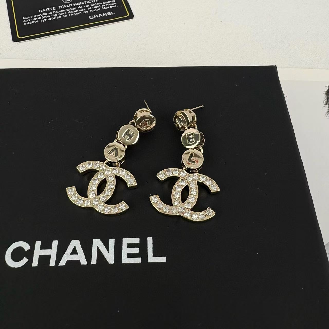 CHANE1 ダブル C ダイヤモンド レター スタッド ピアス【50％割引+送料無料】