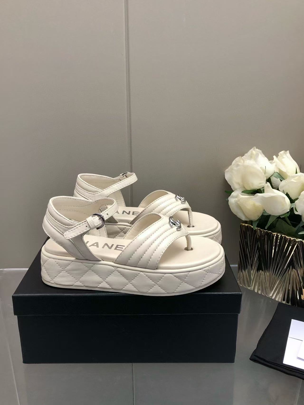 CHANE1 高品質厚底カジュアルサンダル【50％割引+送料無料】