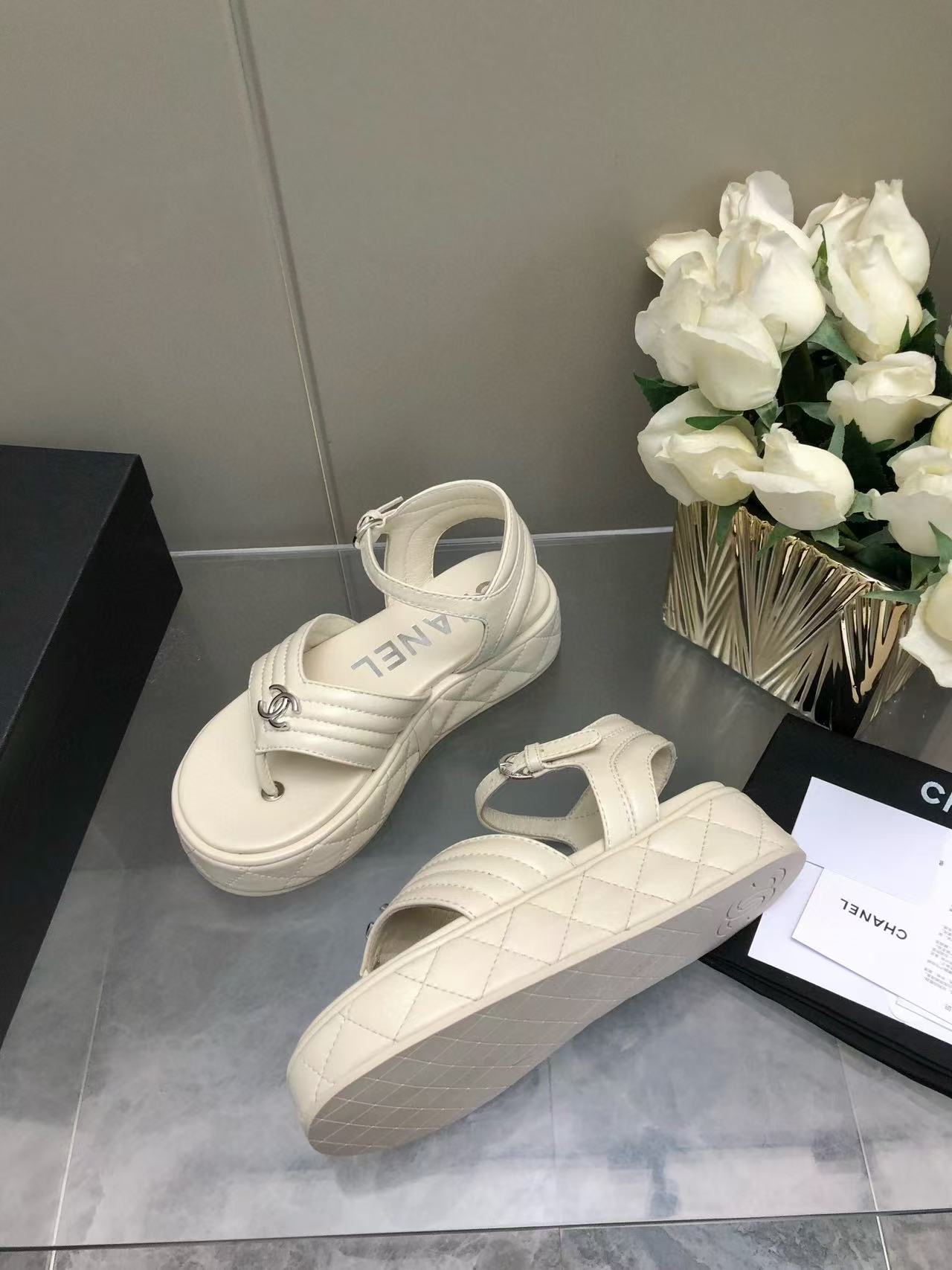 CHANE1 高品質厚底カジュアルサンダル【50％割引+送料無料】
